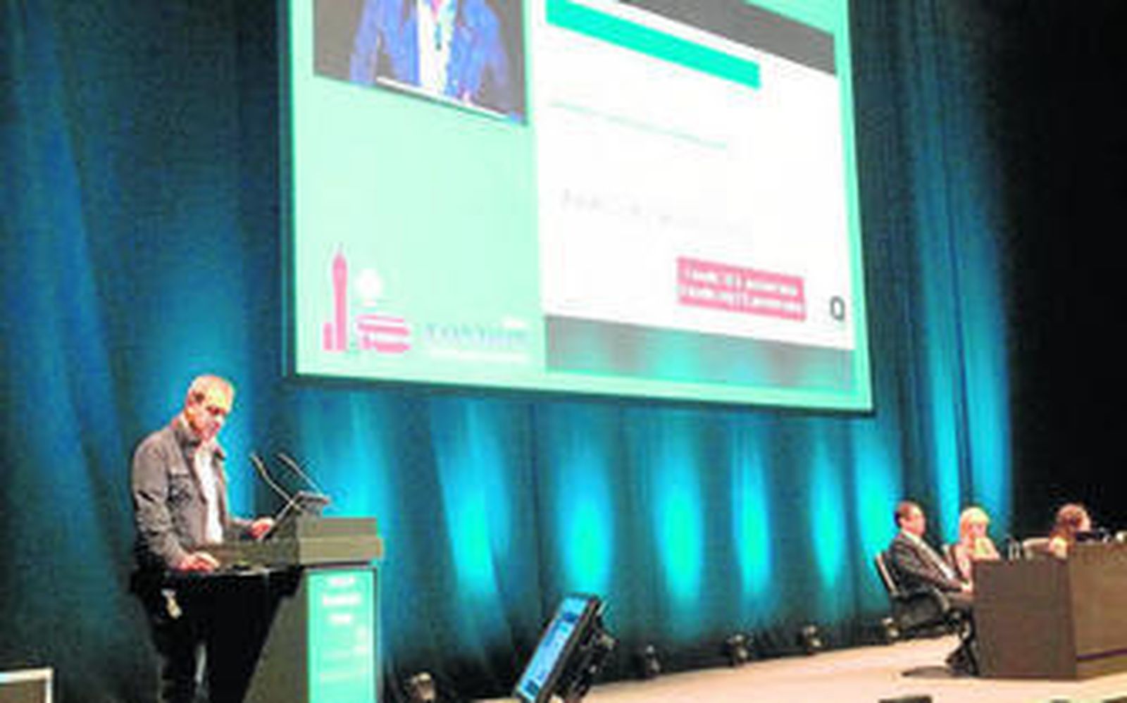 El doctor Fernández durante el congreso europeo.