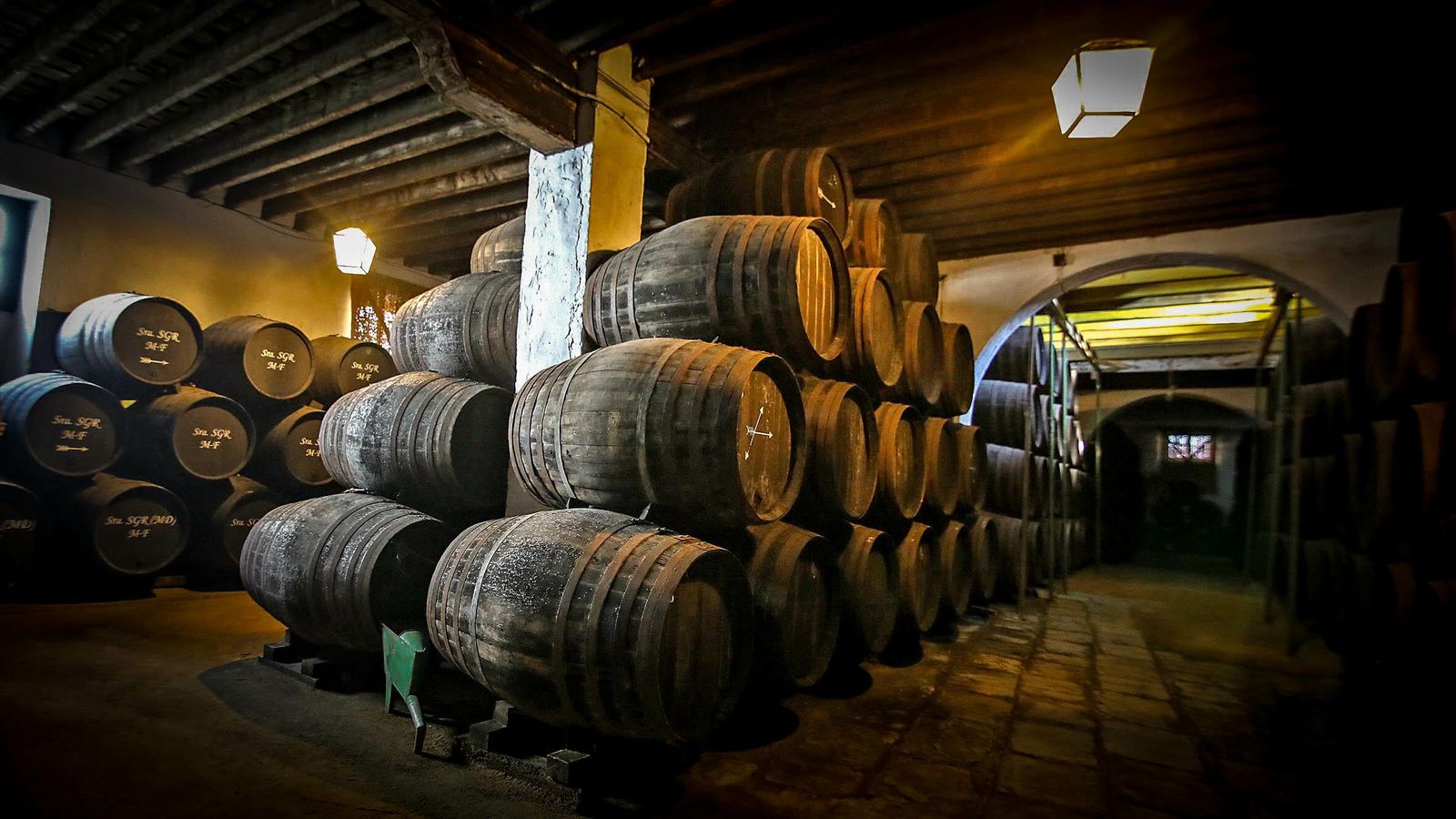 La bodega 'granero' Los Arcos, la más antigua del complejo que datan en 1780.