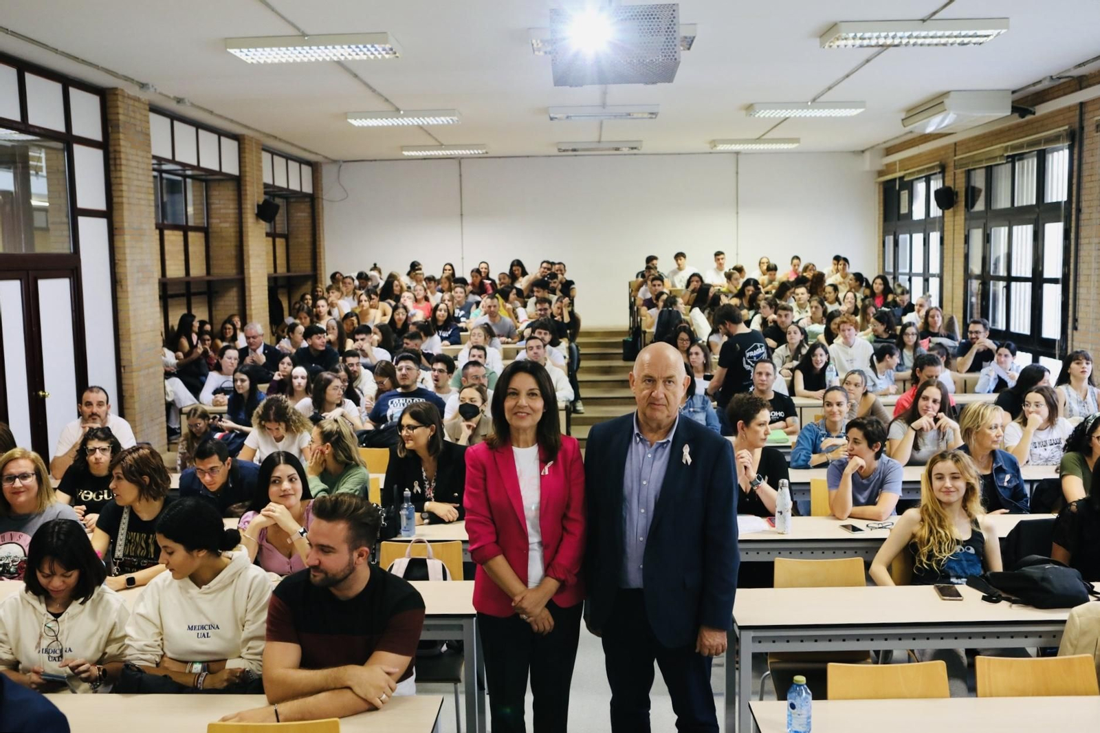 La Universidad de Almería ha sido el escenario de la mesa redonda de la AECC de Almería.