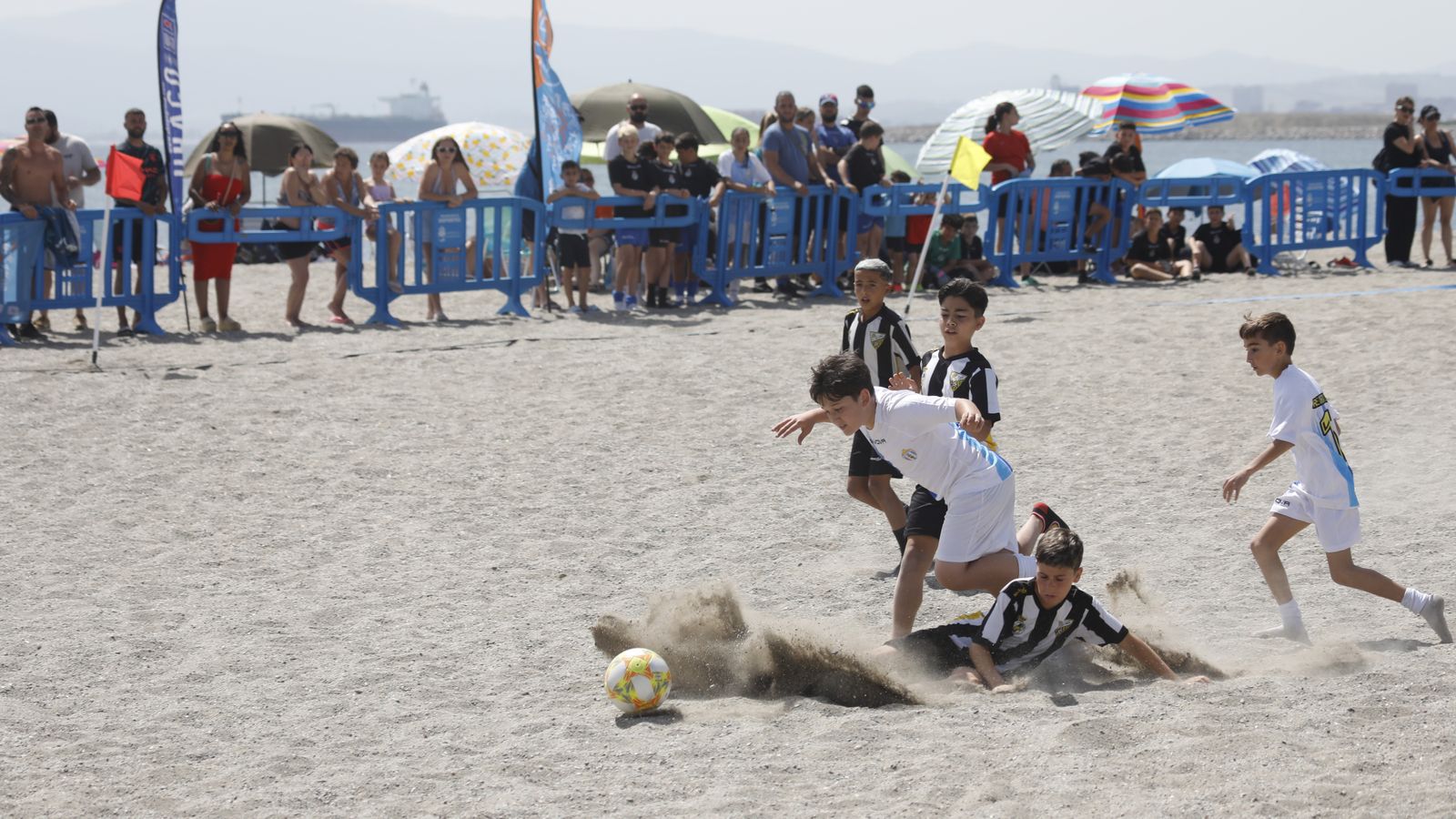 Las fotos de la III Copa Provincial de fútbol playa Ciudad de La Línea