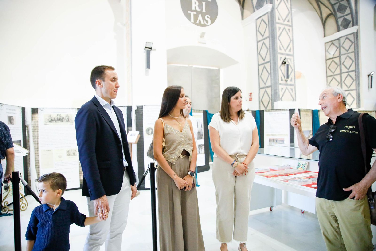 Desfile de Gigantes y Cabezudos de Vera, en imágenes