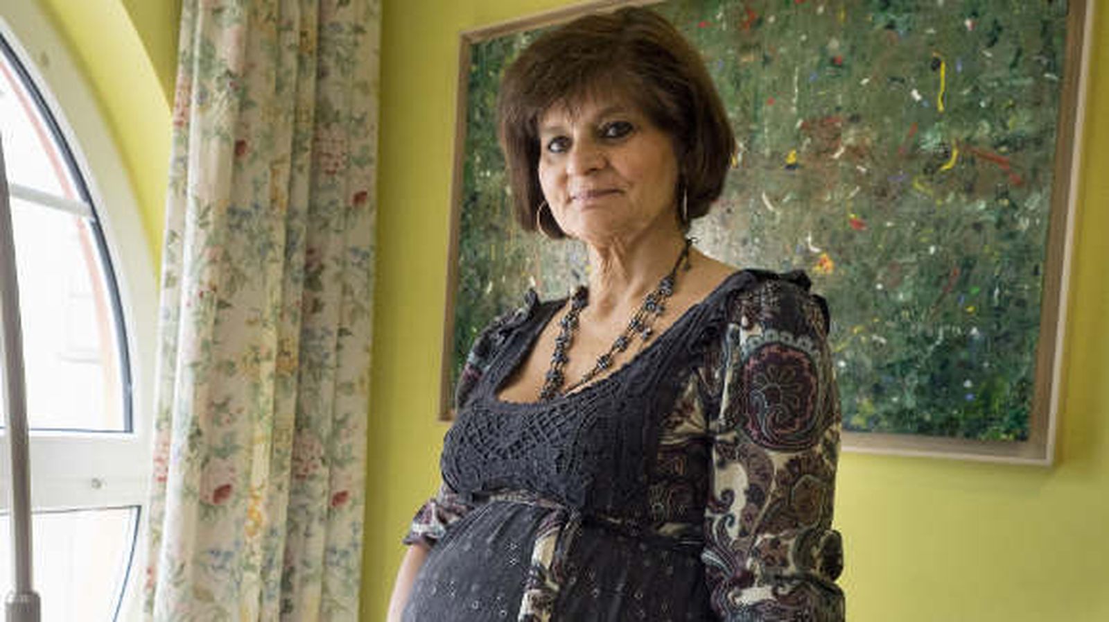 Lina Álvarez, la doctora embarazada de 62 años, da a luz a su hija en Lugo