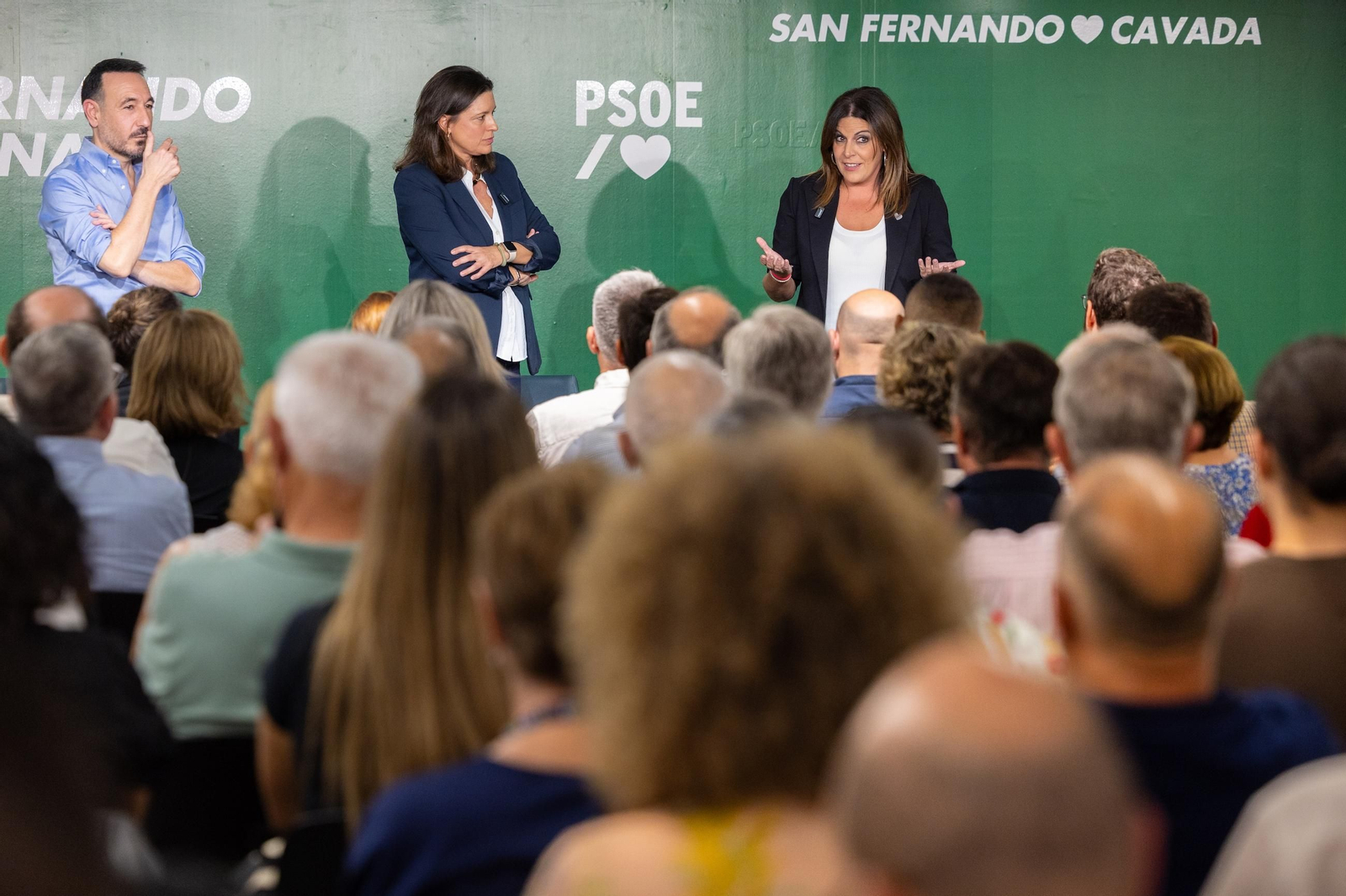 Acto político celebrado en la sede del PSOE de San Fernando con la parlamentaria Ángeles Férriz