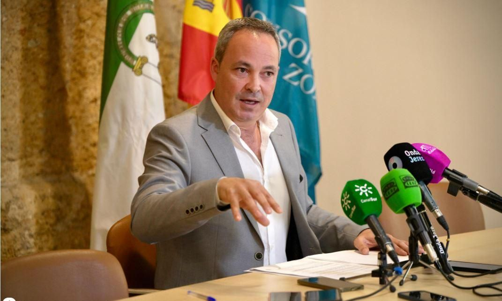 El presidente del Consorcio de Aguas de la Zona Gaditana, Andrés Díaz, en rueda de prensa.