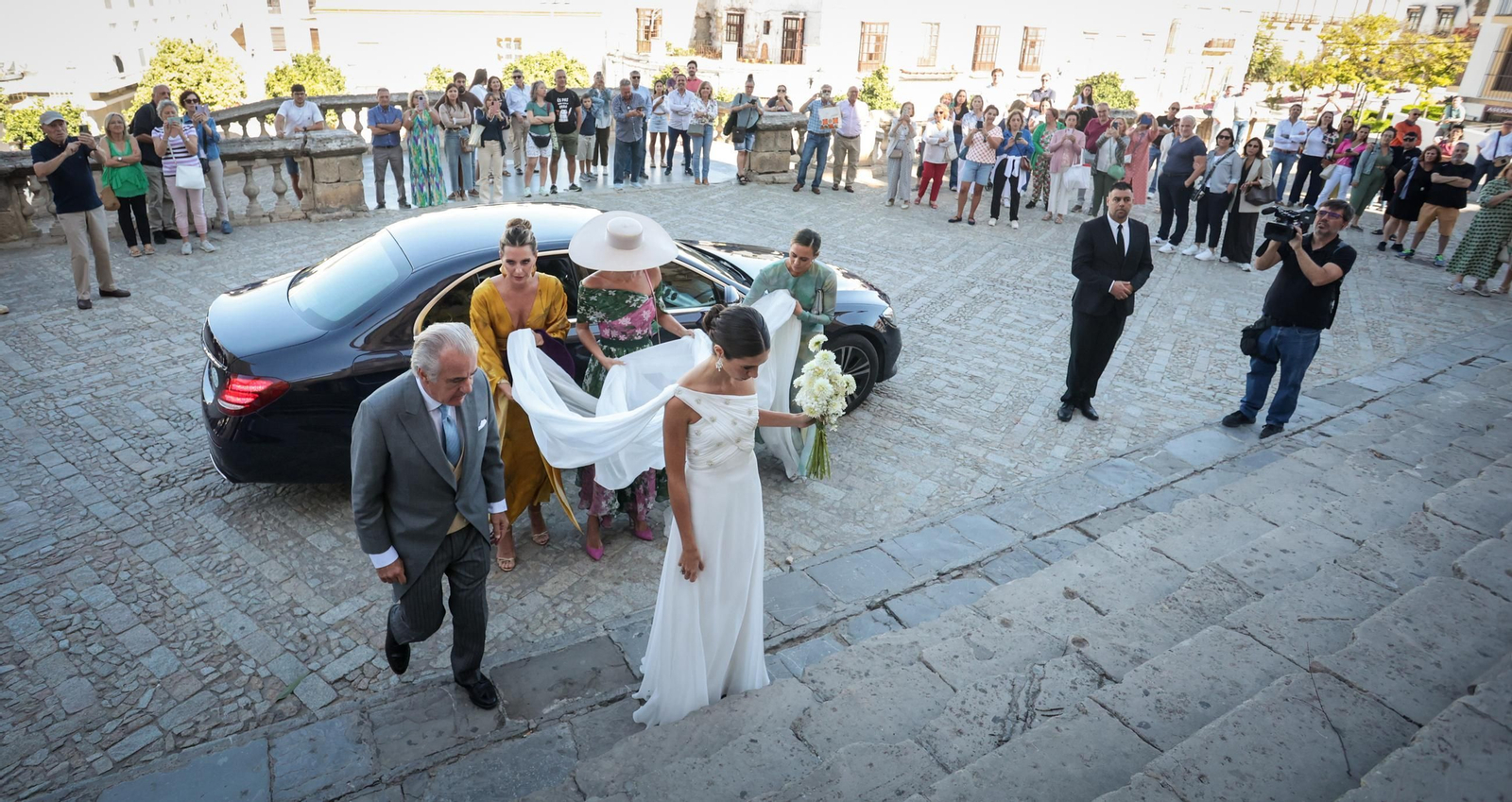 Imágenes de los asistentes a la boda de Ana Cristina Portillo Domecq en la Catedral de Jerez Imágenes de los asistentes a la boda de Ana Cristina Portillo Domecq en la Catedral de Jerez