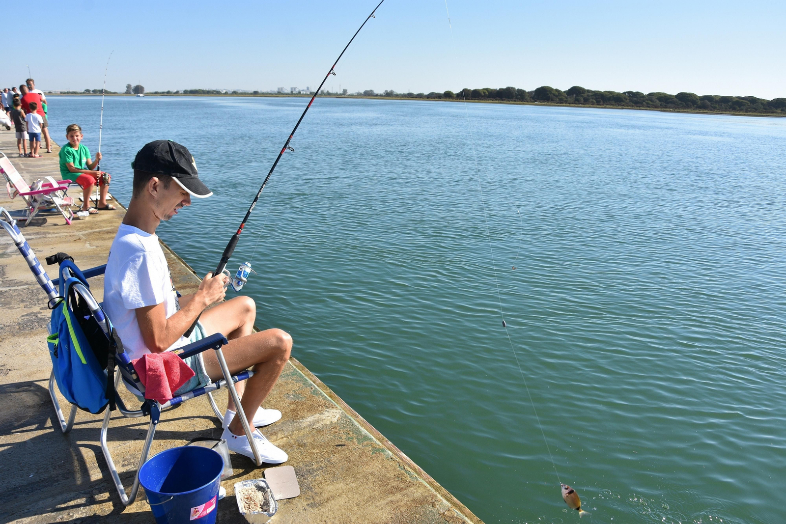Concurso infantil de Pesca Virgen del Carmen en Punta Umbría.