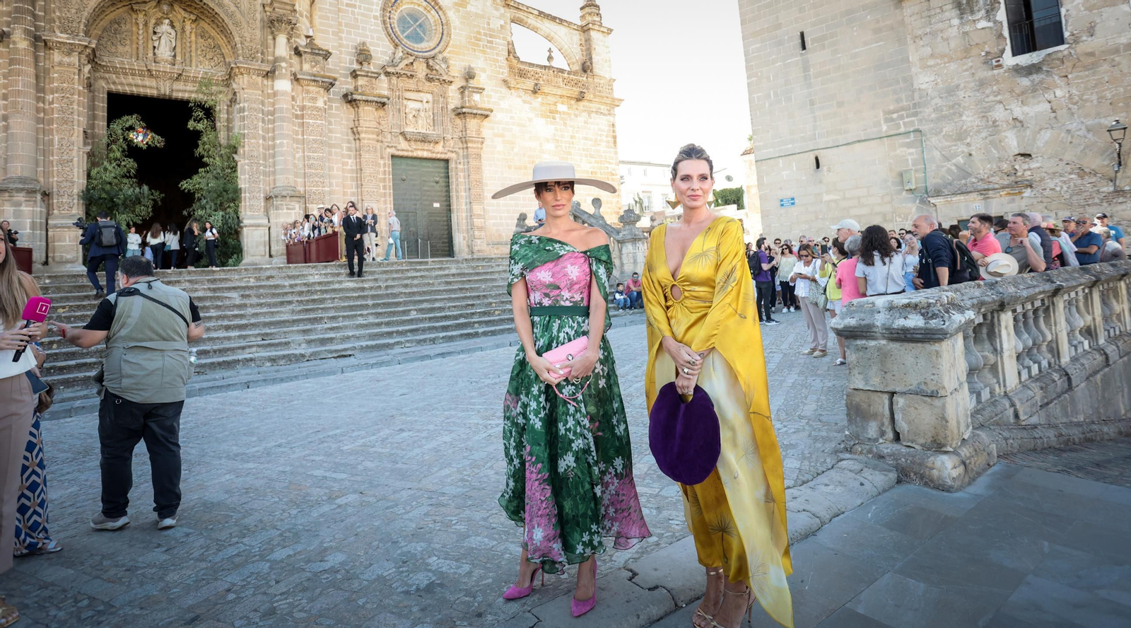 Imágenes de los asistentes a la boda de Ana Cristina Portillo Domecq en la Catedral de Jerez Imágenes de los asistentes a la boda de Ana Cristina Portillo Domecq en la Catedral de Jerez