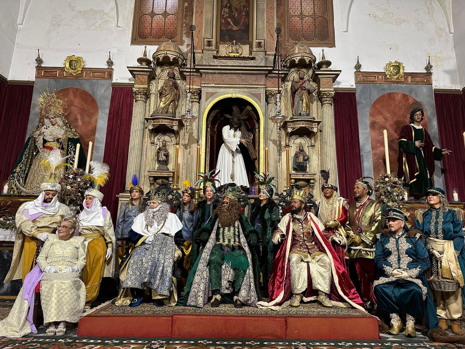 Imágenes de los Reyes Magos en Cádiz: muchas visitas oficiales en la mañana y todo listo para la Cabalgata por la tarde