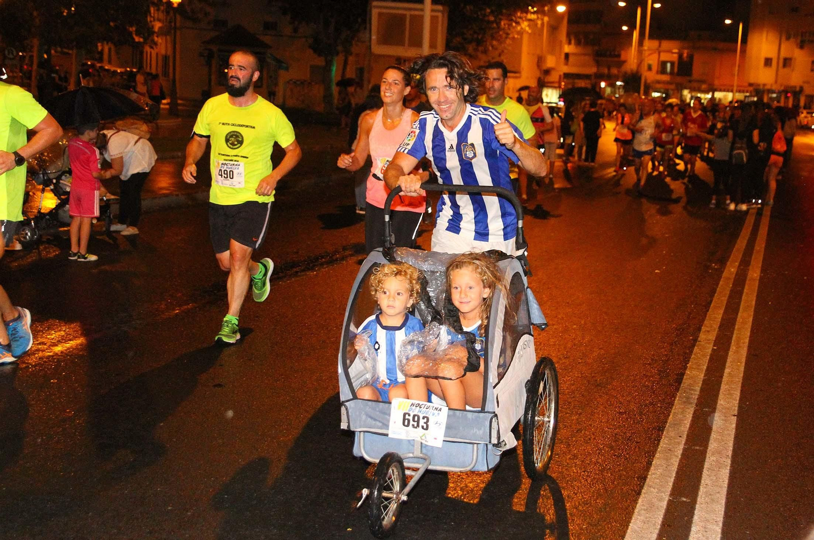 La VII Carrera Nocturna de Huelva en imágenes