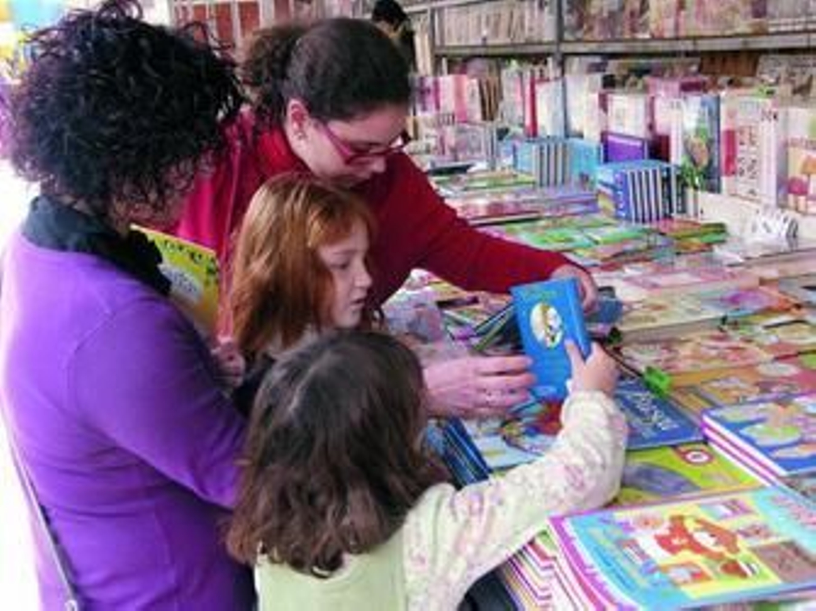 Más de 6.000 volúmenes en la Feria del Libro Antiguo y de Ocasión de Adra