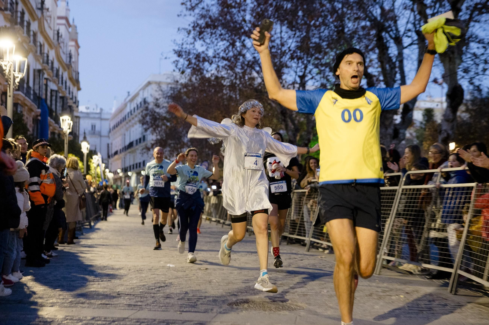 Las mejores imágenes de la carrera popular San Silvestre Gaditana 2024