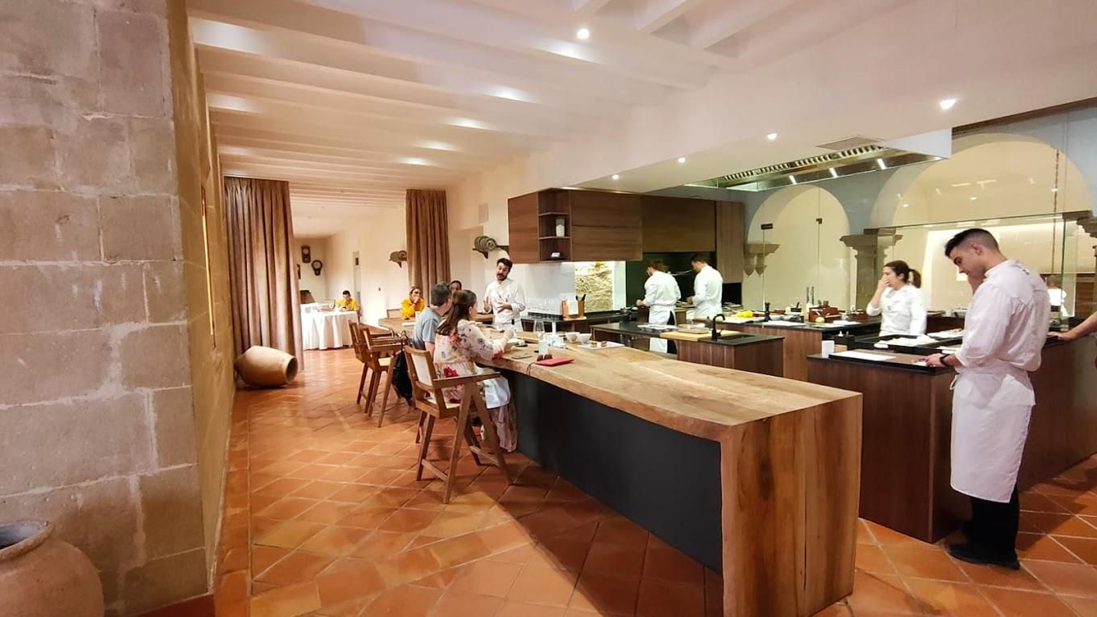 El trato cercano por parte de todos los trabajadores del restaurante es uno de los aspectos más valorados por los comensales.