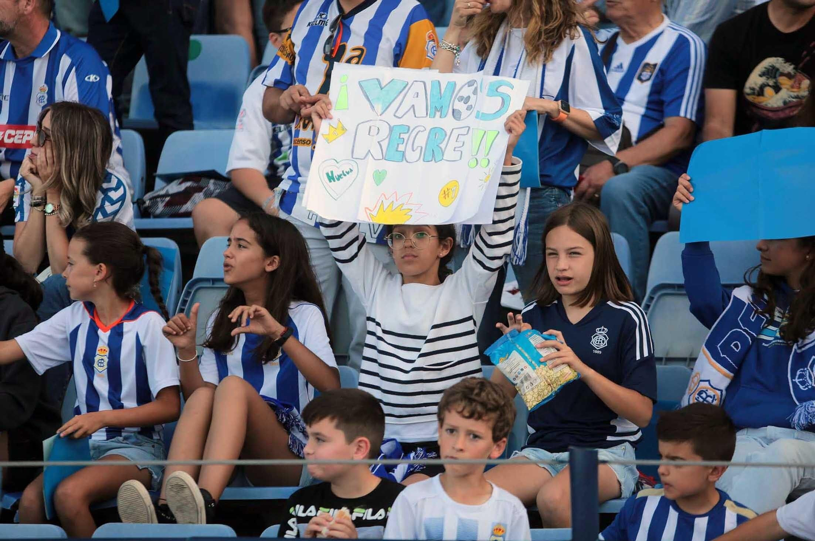 Imágenes del gran ambiente en el Nuevo Colombino en el ascenso del Recre