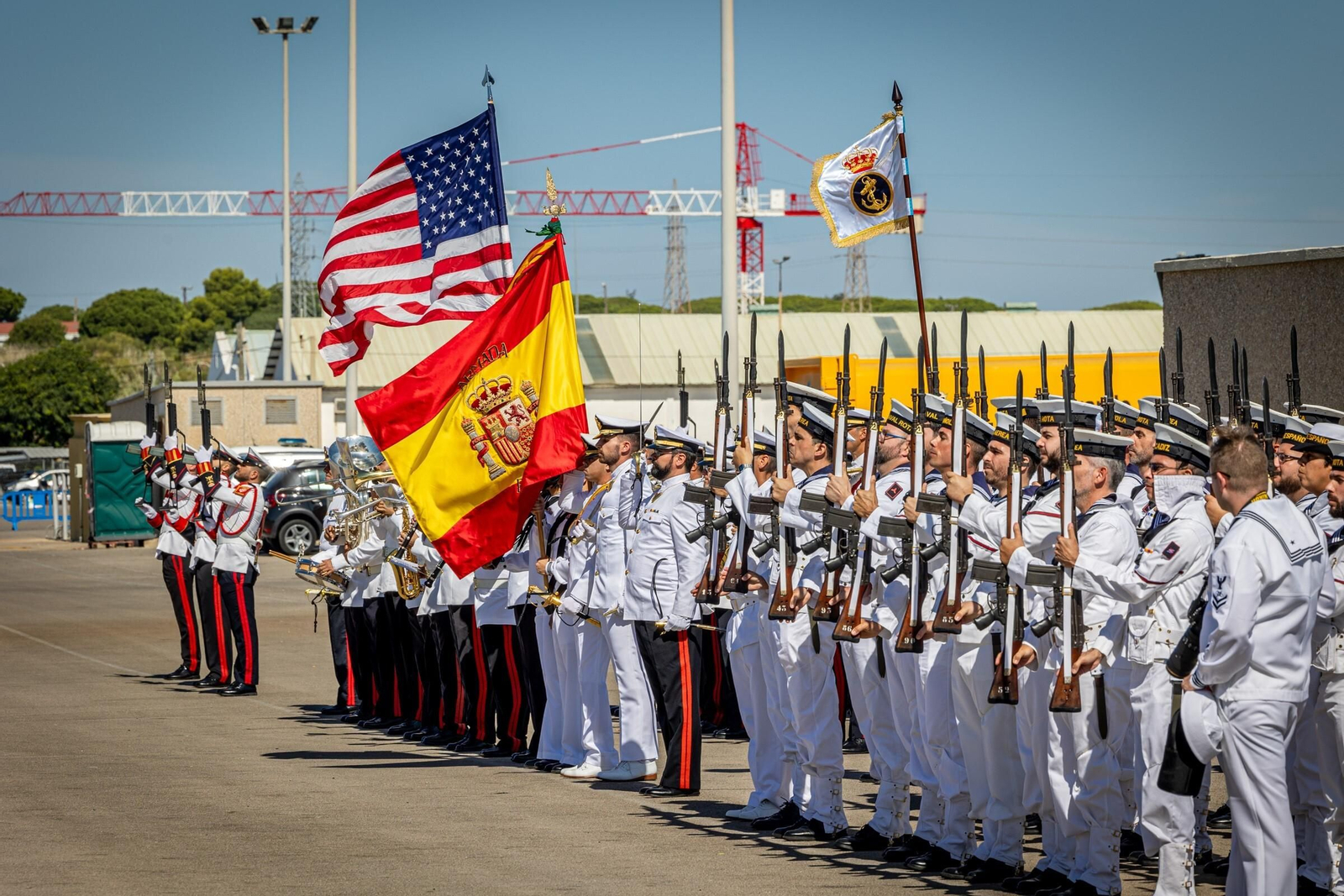 Imágenes: España y EEUU conmemoran 70 años de "guardias juntos" en la Base de Rota