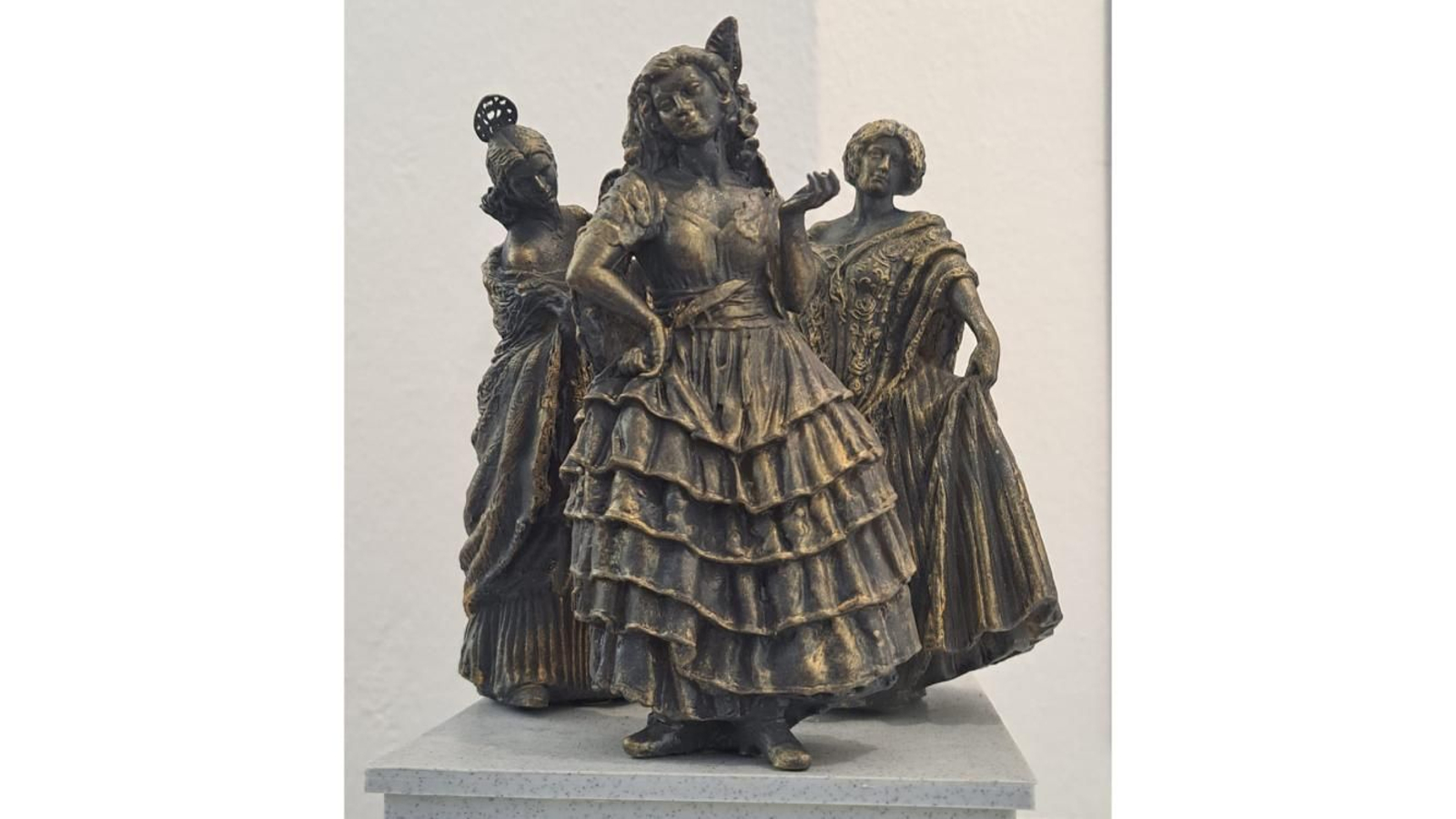 Una réplica de Las Tres Gracias de Nacho Falgueras.