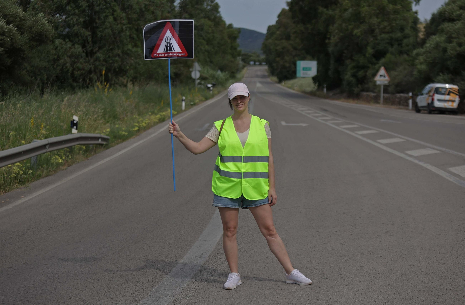 Fotos de la concentración por el mal estado de la carretera A-405 en Jimena