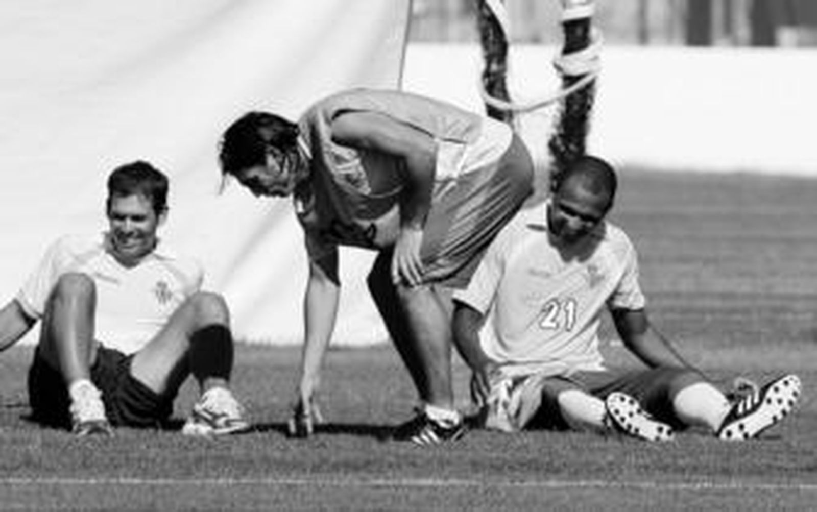 Mehmet Aurelio y Mark González sonríen junto al recuperador David Gómez.