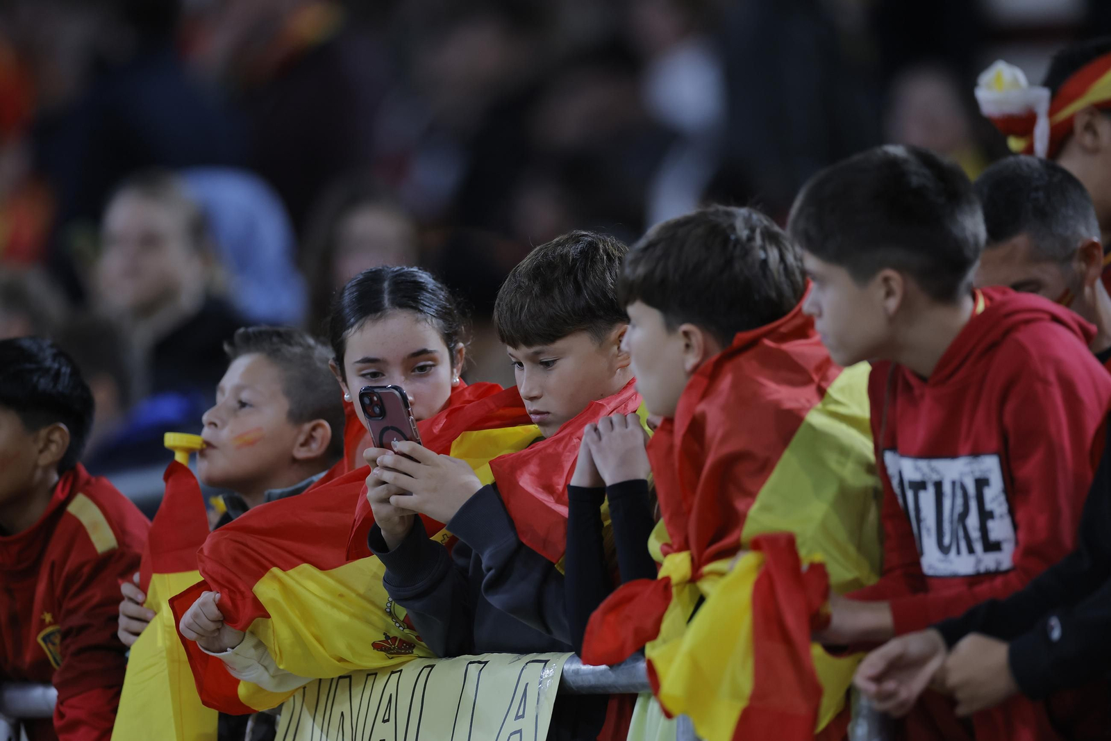 Búscate en las fotos del España - Turquia