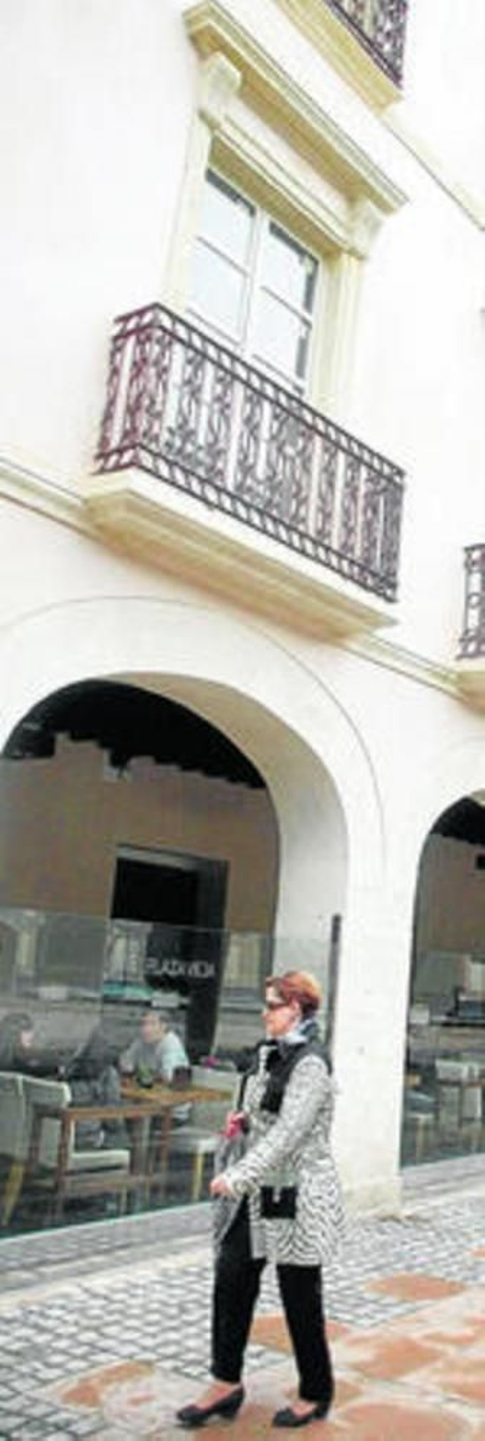 Restaurante vinatería, en los bajos de la Plaza Vieja.