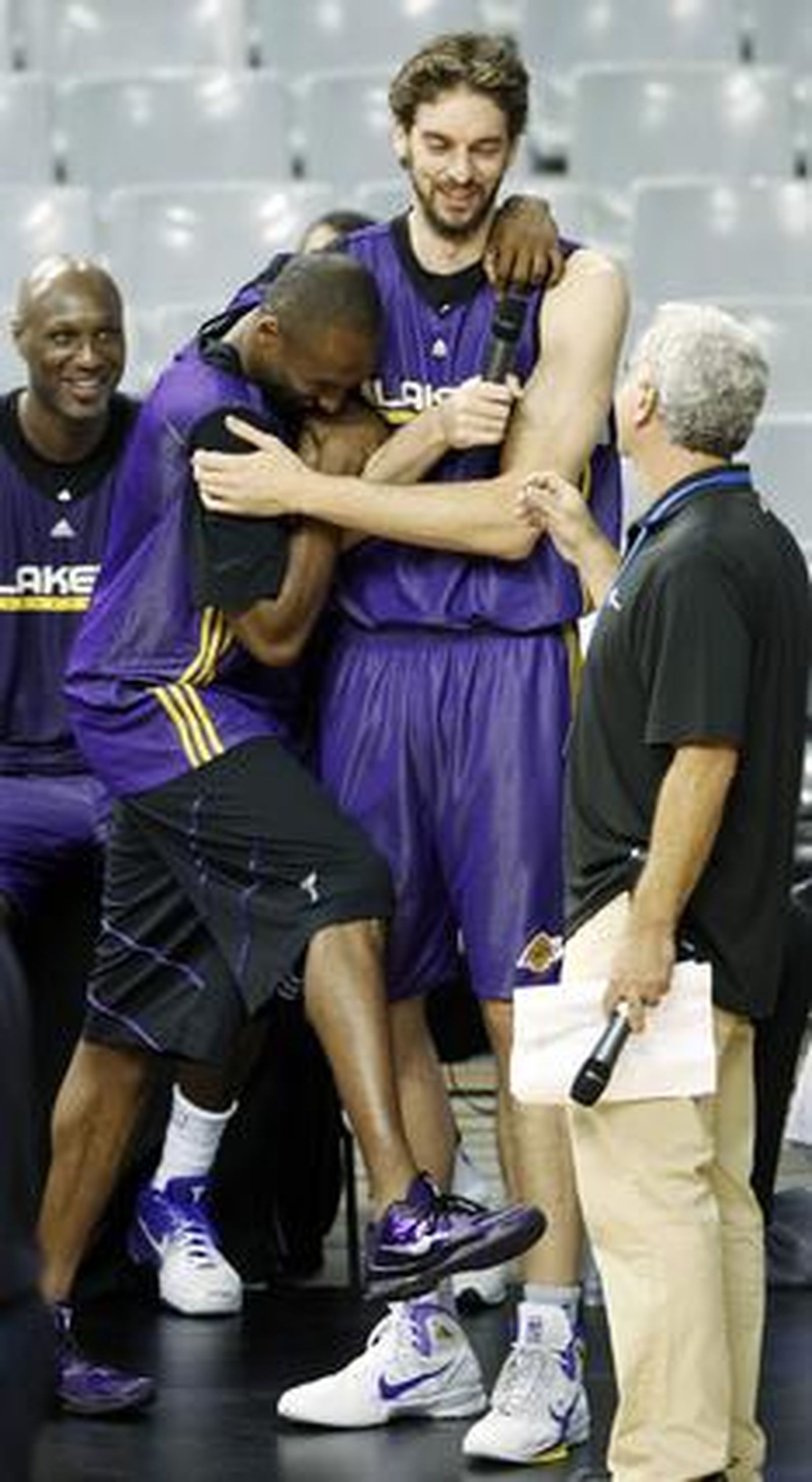 Los Lakers preparan su partido de la gira europea de la NBA frente al Regal Barcelona. / Reuters