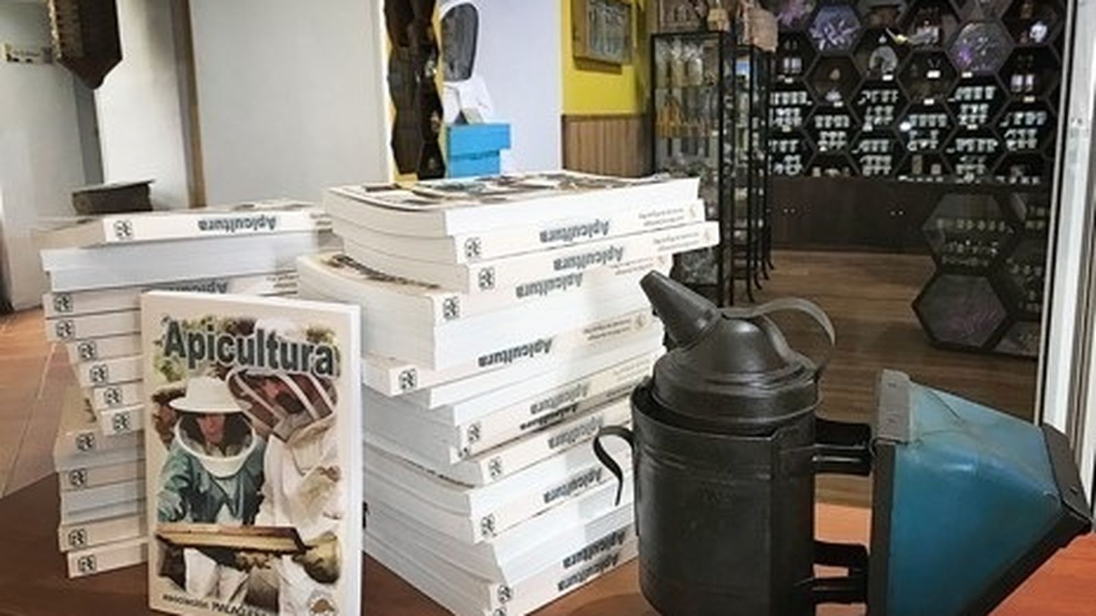 Libro publicado por la Asociación Malagueña de Apicultores.