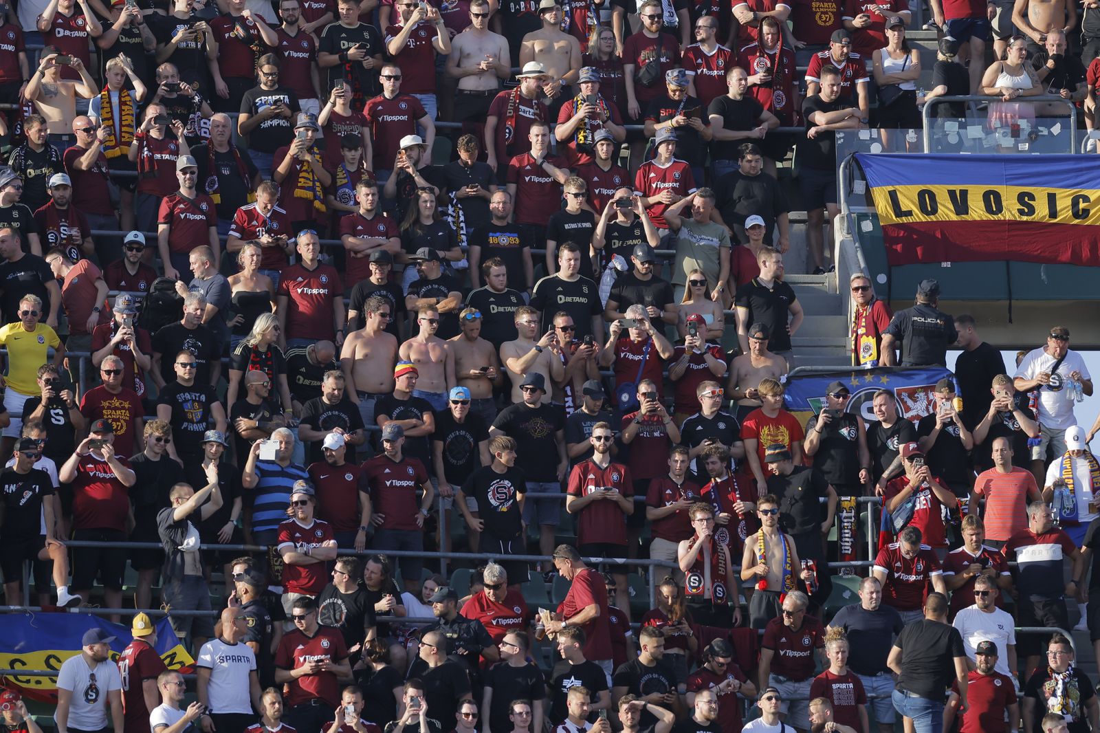 Búscate en la fotos del Betis-Sparta