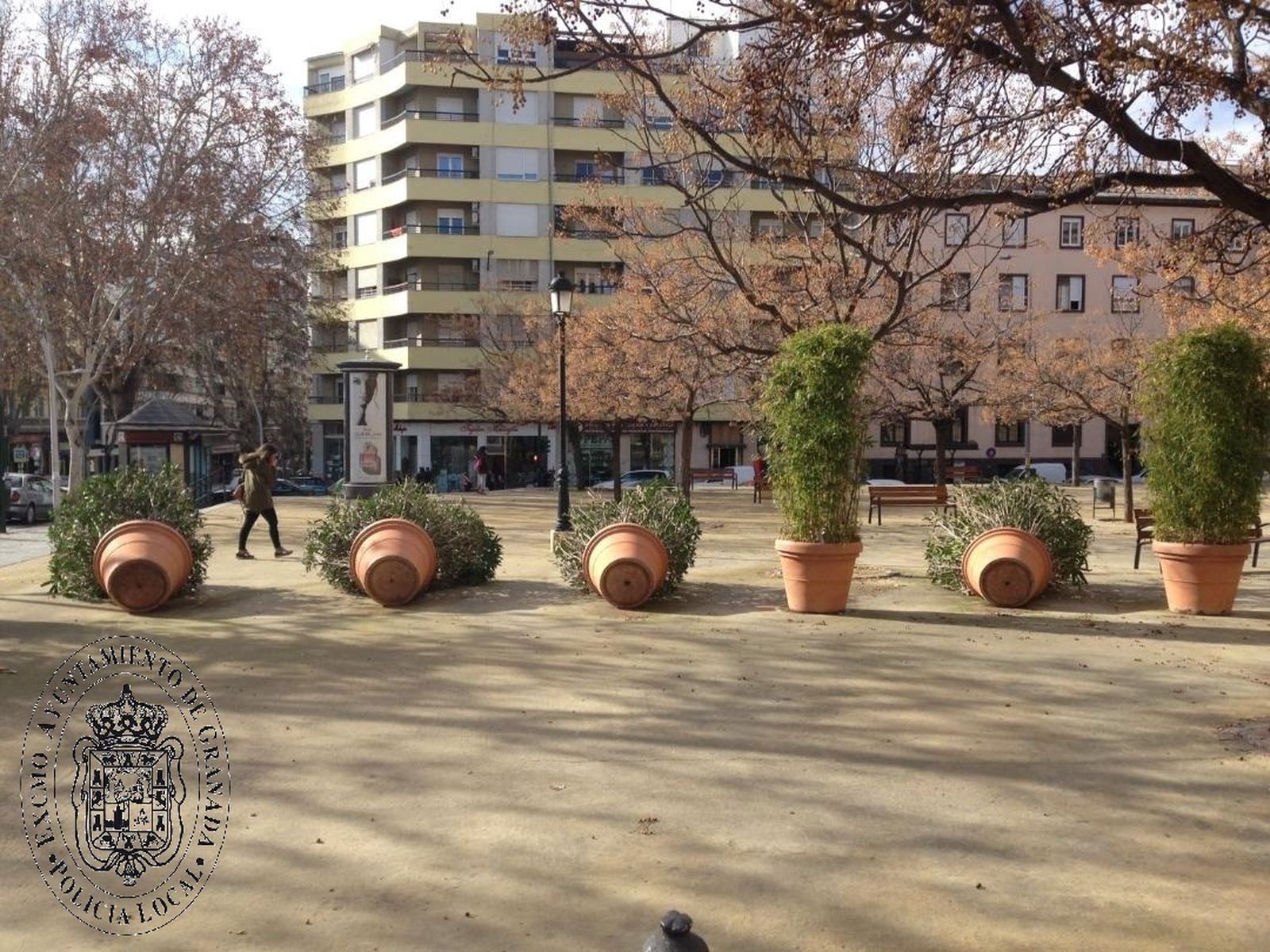 El establecimiento ocupaba parte de la plaza con sus adornos vegetales.