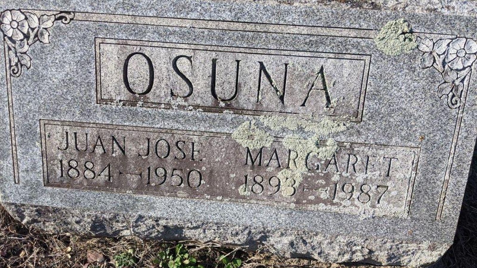 Lapida del catedrático Juan José Osuna