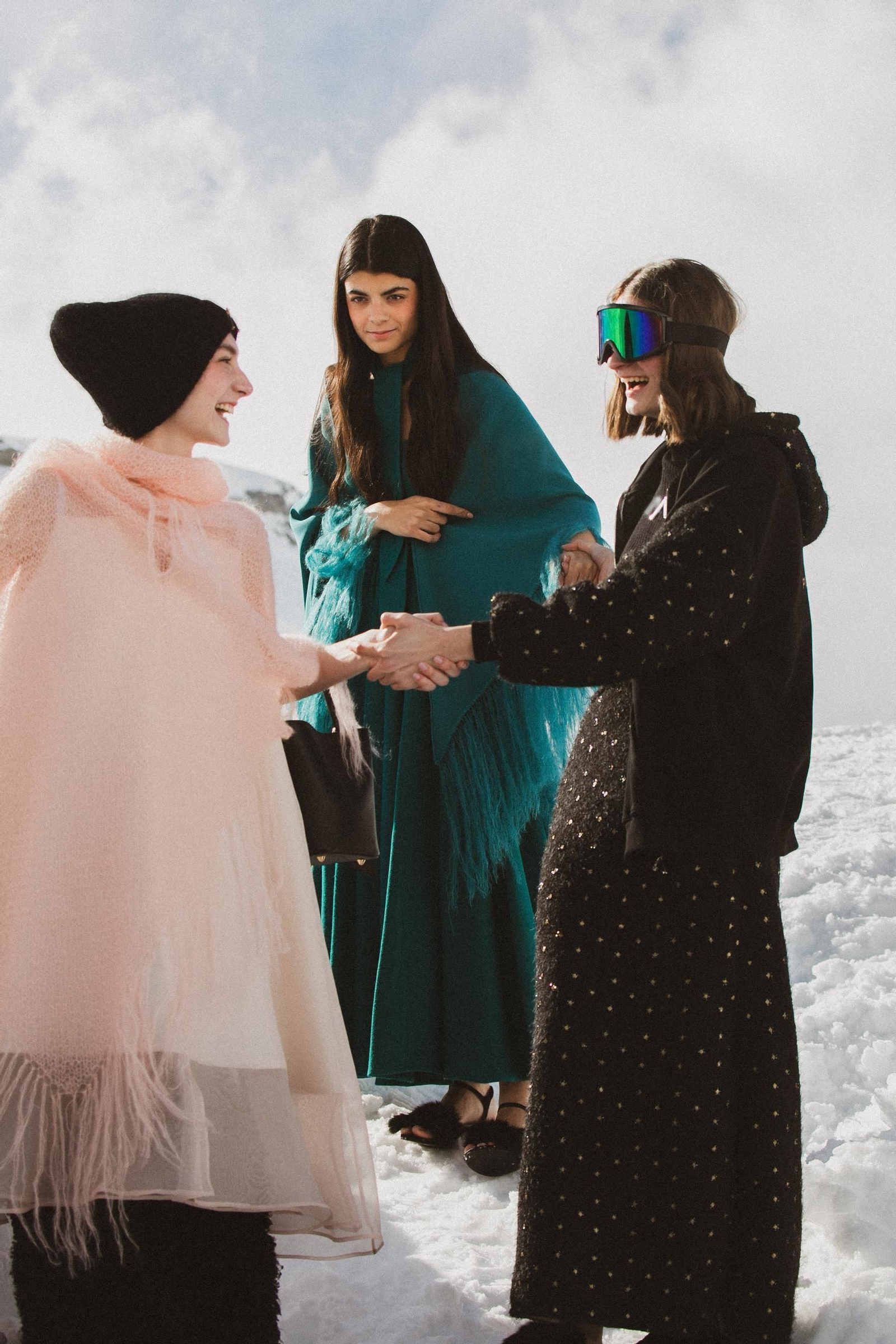Todas las imágenes del desfile de Pilar DalBat en Sierra Nevada