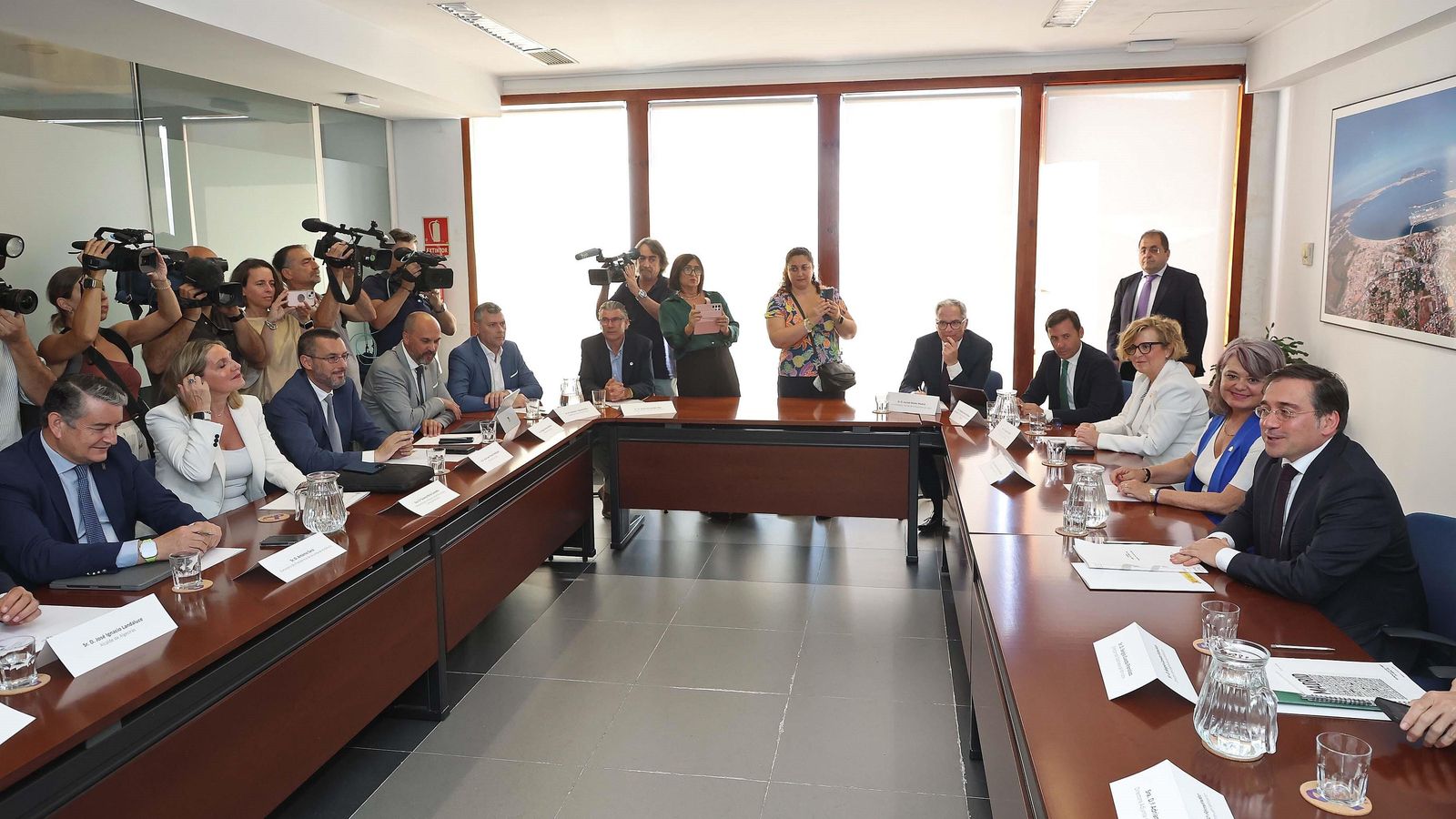 La reunión del ministro Albares con las autoridades del Campo de Gibraltar.