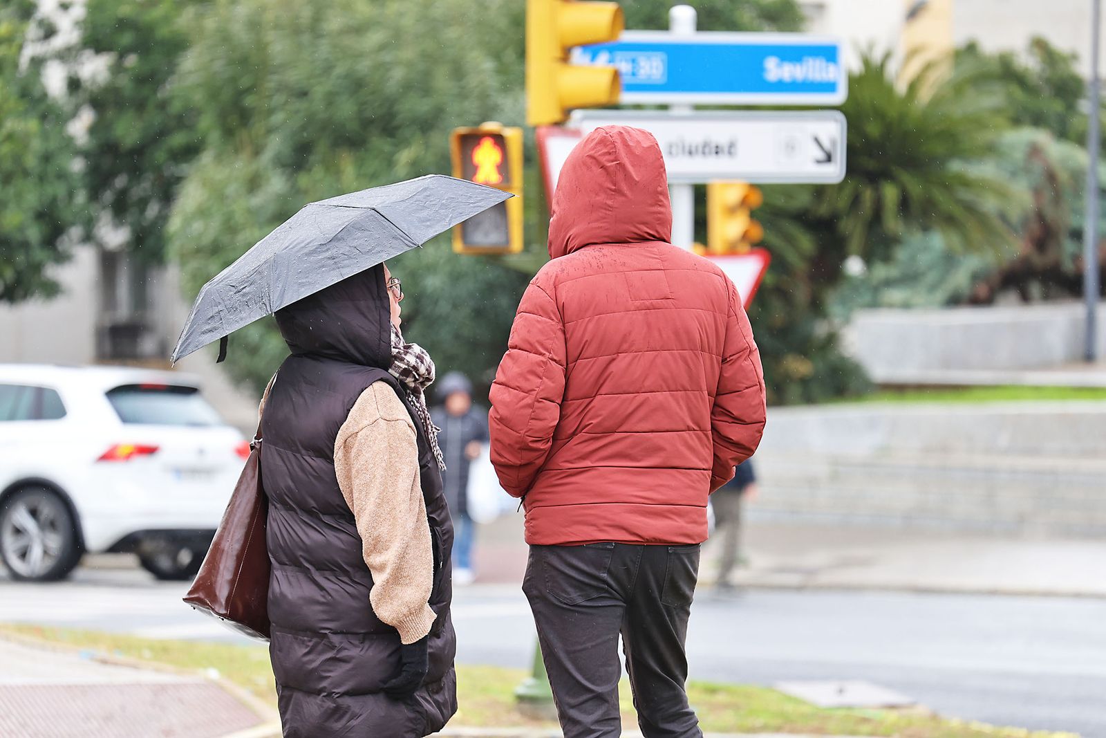 Lluvia y frío intenso en la mañana de miércoles