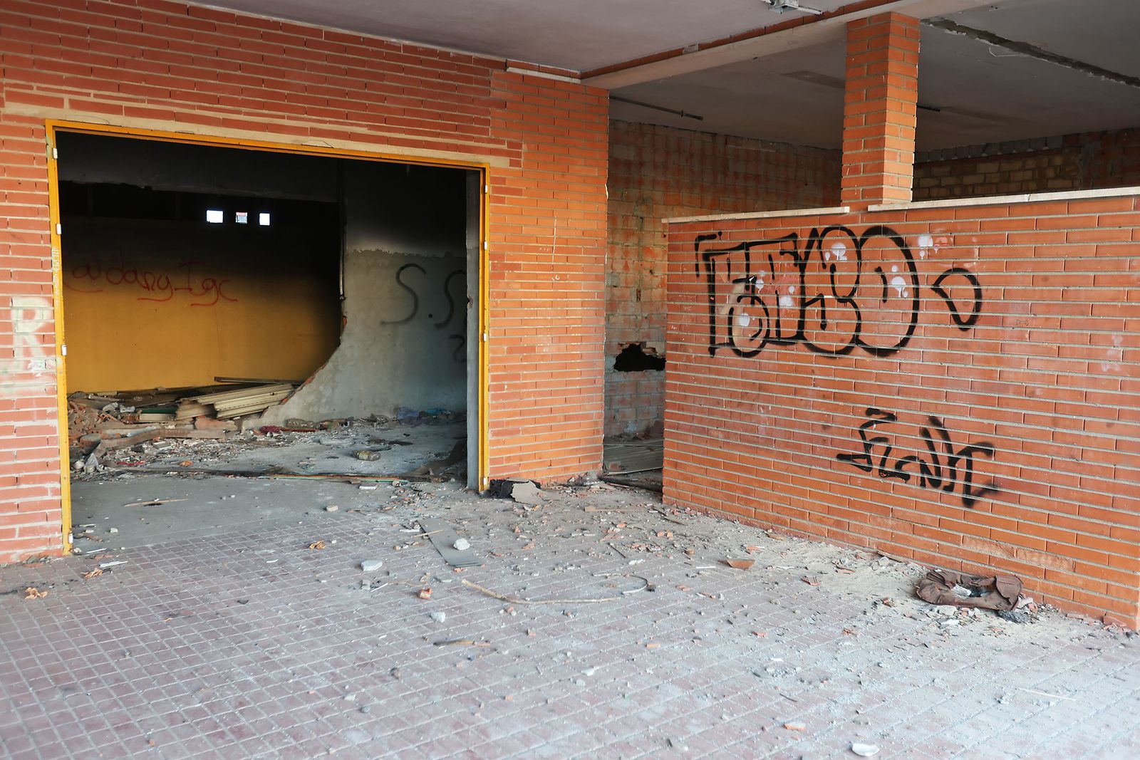Imágenes del estado actual del edificio del antiguo IES Doñana