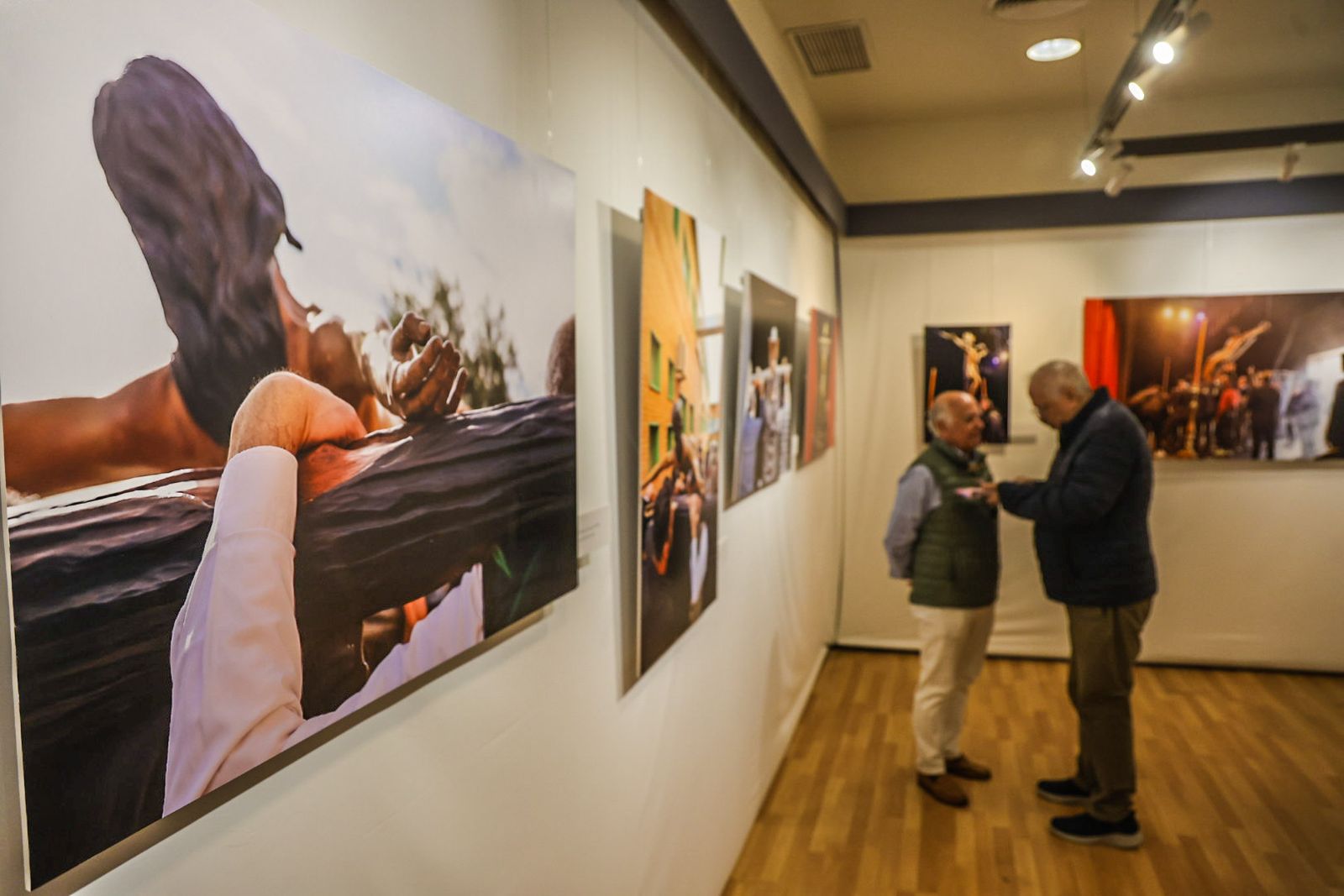 La exposición 'Cristo en la Prisión' en fotografías