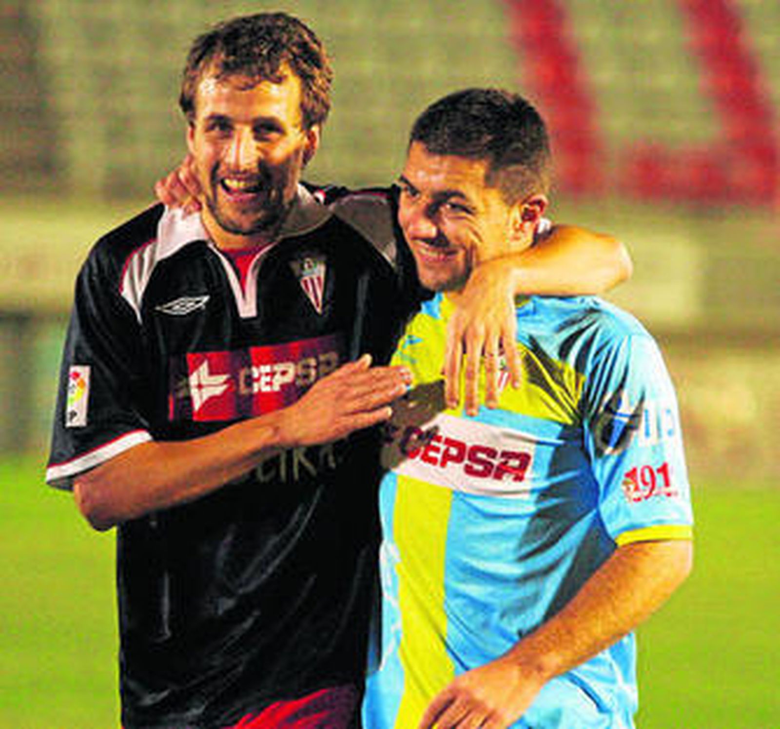 Nico Chietino, jugador del Burgos, y Máiquez, en el Triangular del Centenario.