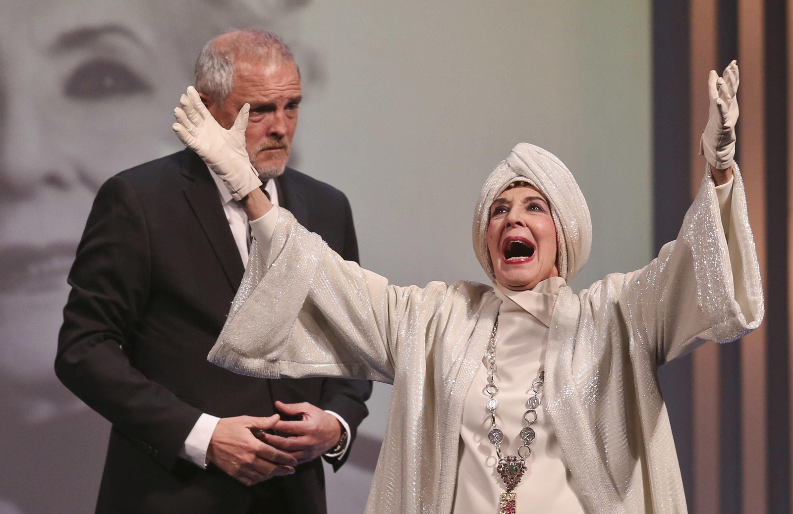 Concha Velasco y Jordi Rebellón, en la función de este lunes de 'El funeral' en el Teatro Cervantes.