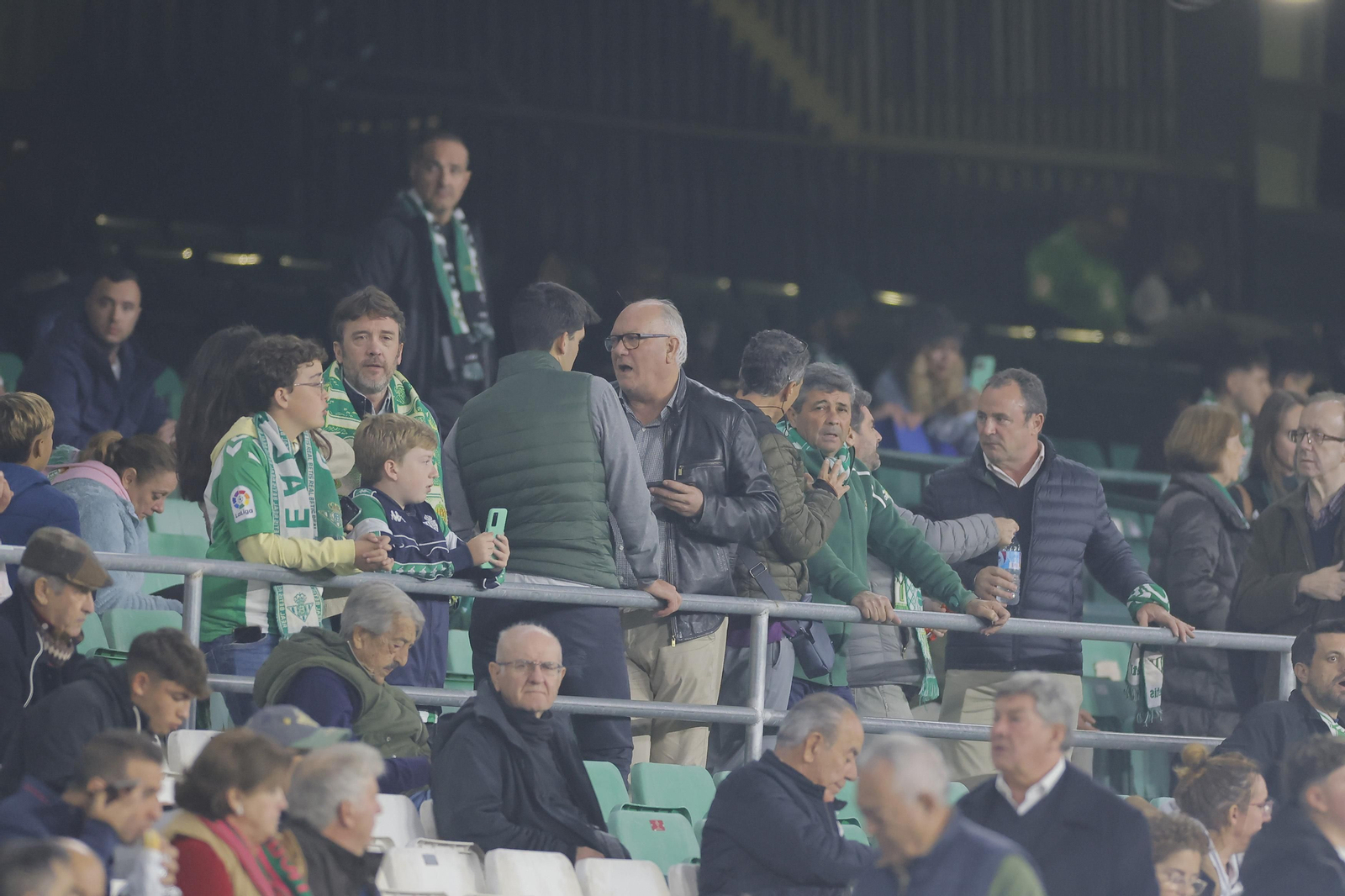 Búscate en las fotos del Betis-Las Palmas