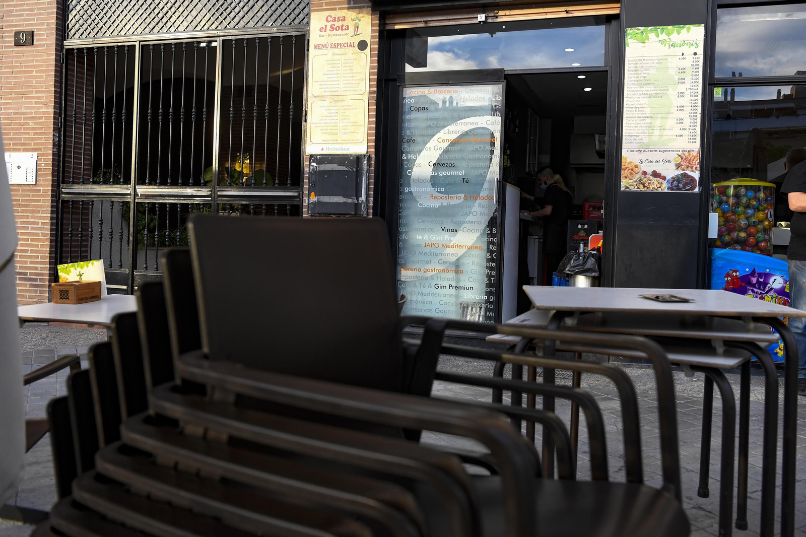 Fotos: los bares de Granada vuelven a cerrar a las ocho de la tarde por el coronavirus