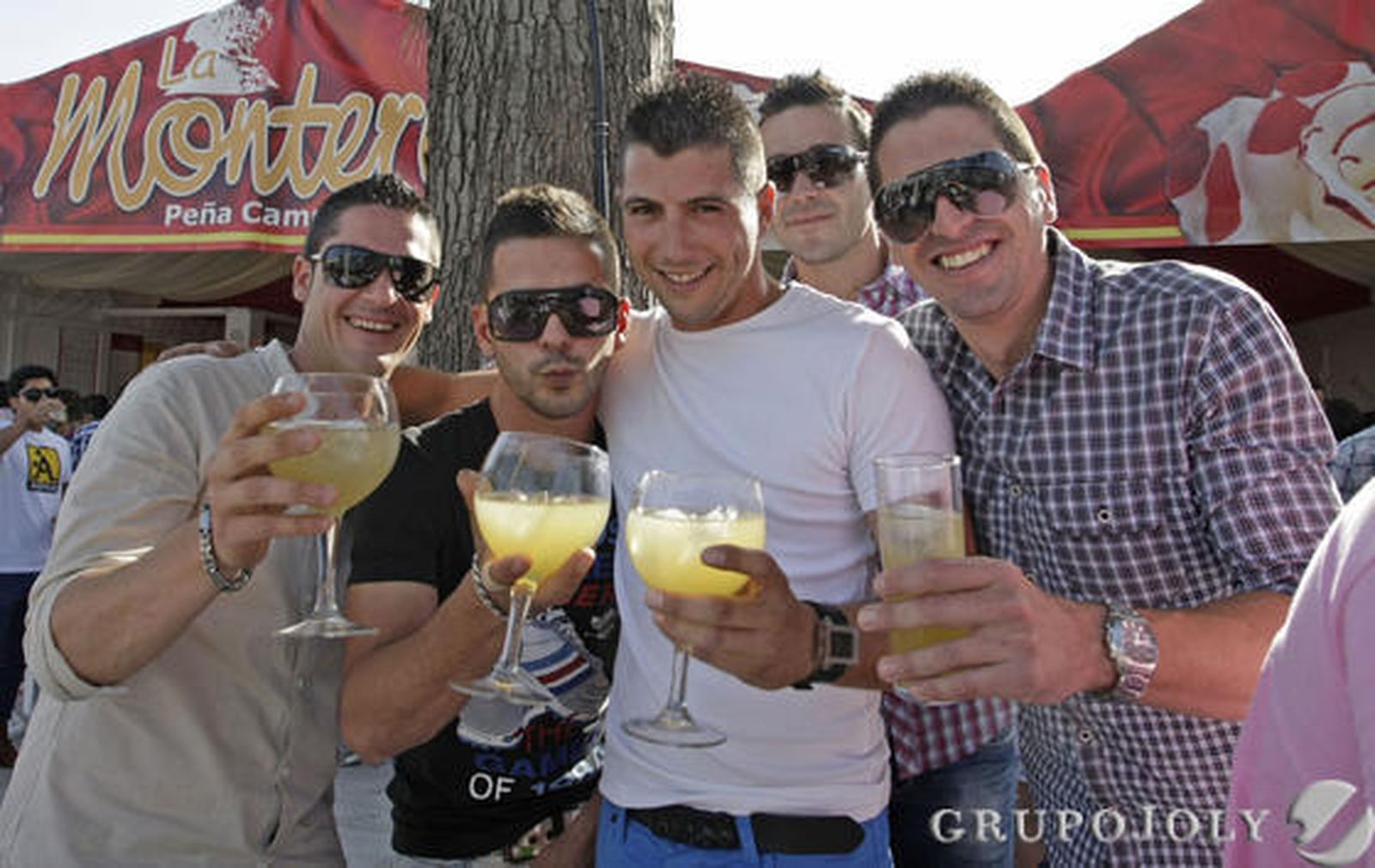 Nada como un buen plato de jamón y una copita manzanilla para refrescar la jornada de feria.

Foto: Erasmo Fenoy