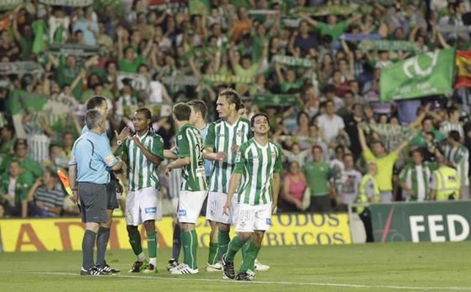 Pavone y Jonathan Pereira dan al Betis tres valiosos puntos para el ascenso.

Foto: Antonio Pizarro