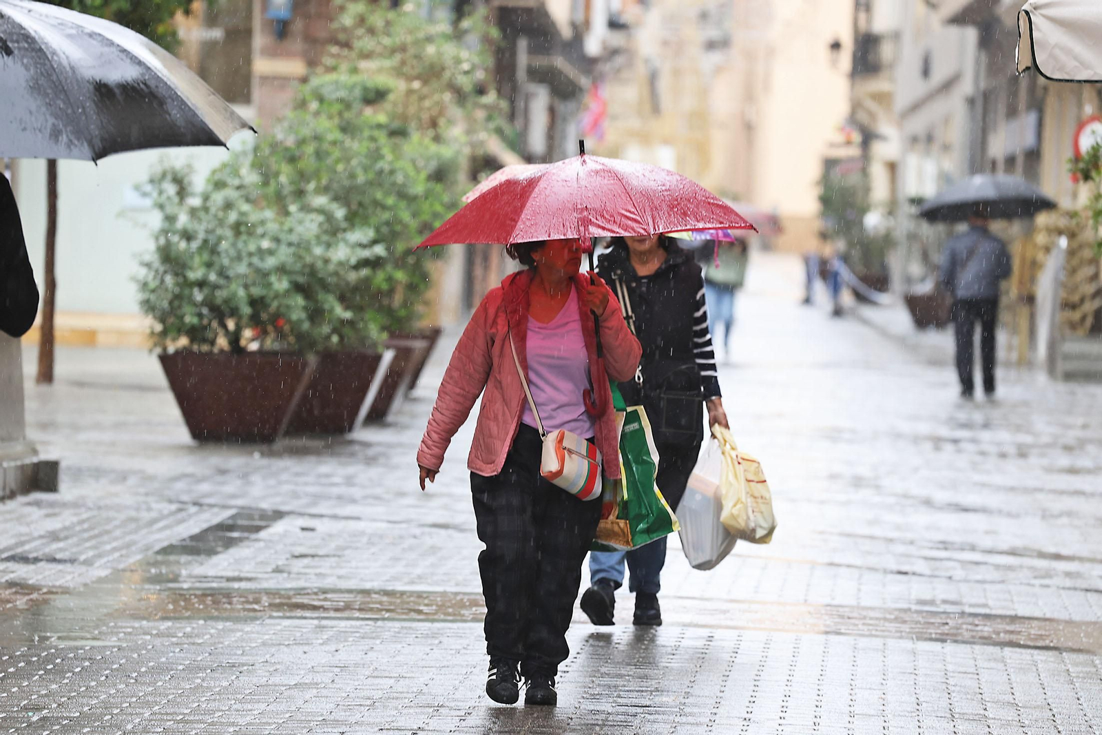 Imágenes de la lluviosa mañana de sábado en Huelva