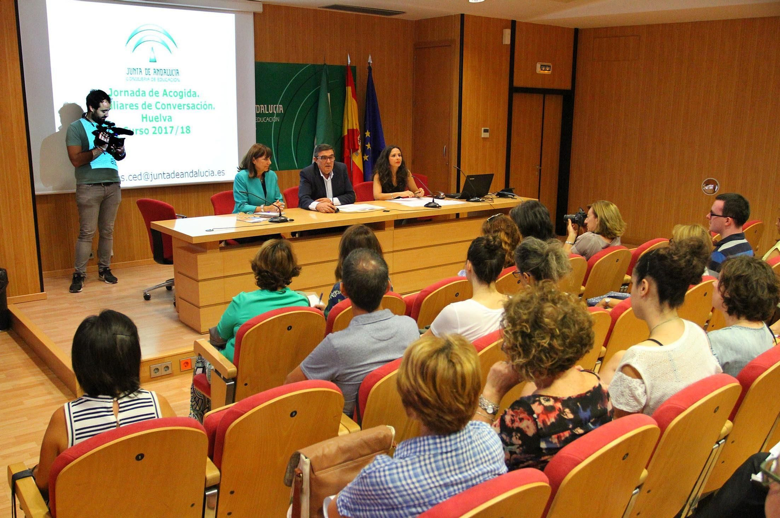 Imágenes de la bienvenida a los más de 70 Auxiliares de Conversación para centros educativos bilingües de la provincia de Huelva .