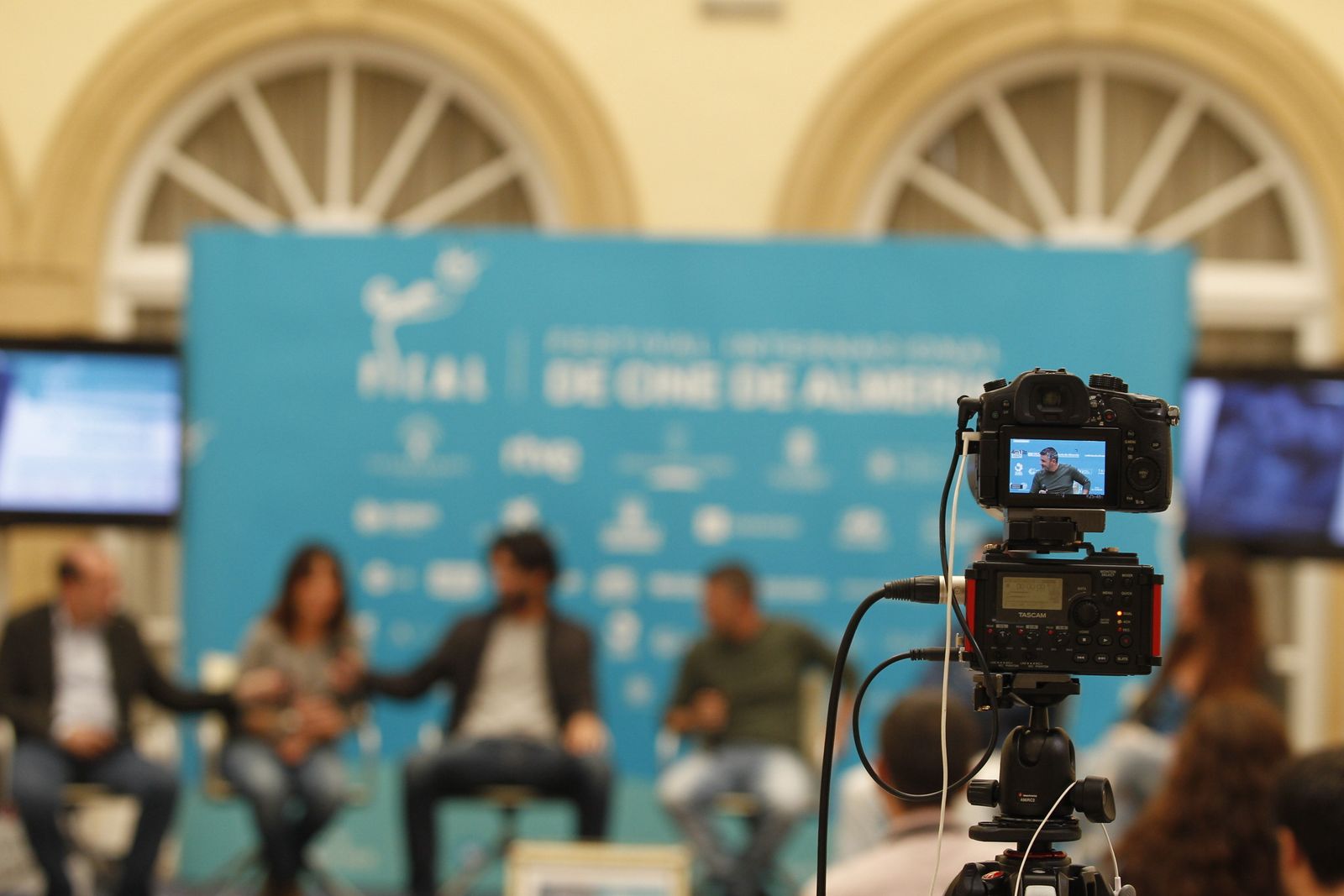 Las imágenes de Melani Olivares y Rubén Cortada