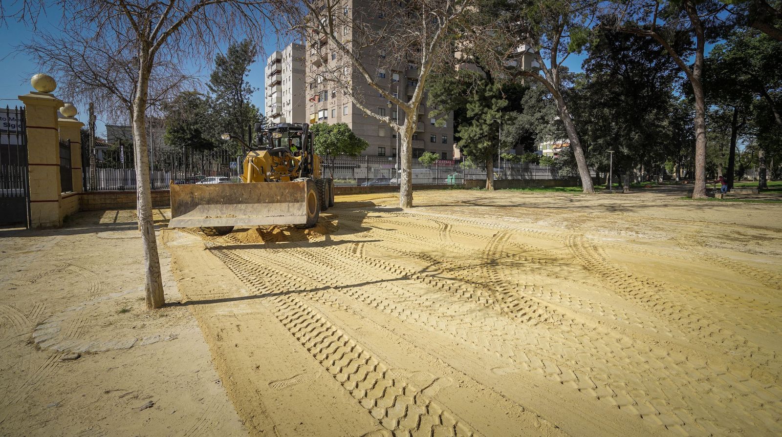 Ya ha empezado el montaje de casetas y reposición del albero en el Hontoria