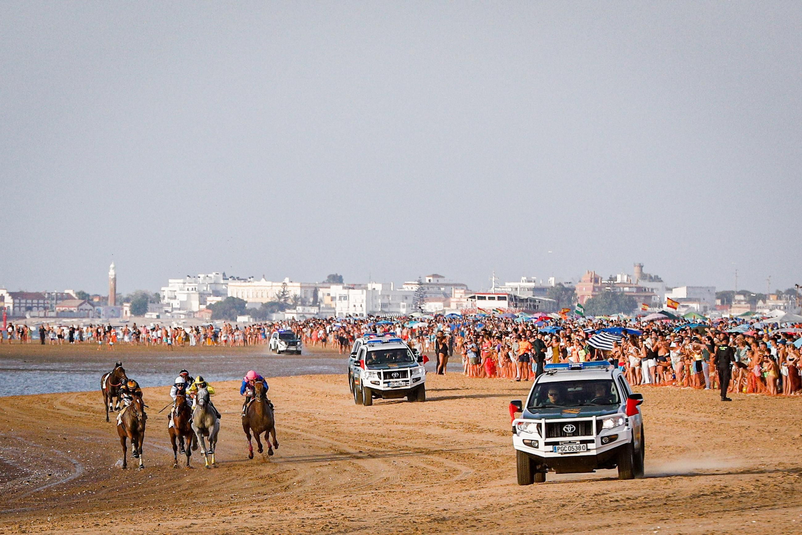 Imágenes de la segunda jornada del ciclo inicial de las Carreras de Caballos de Sanlúcar 2025