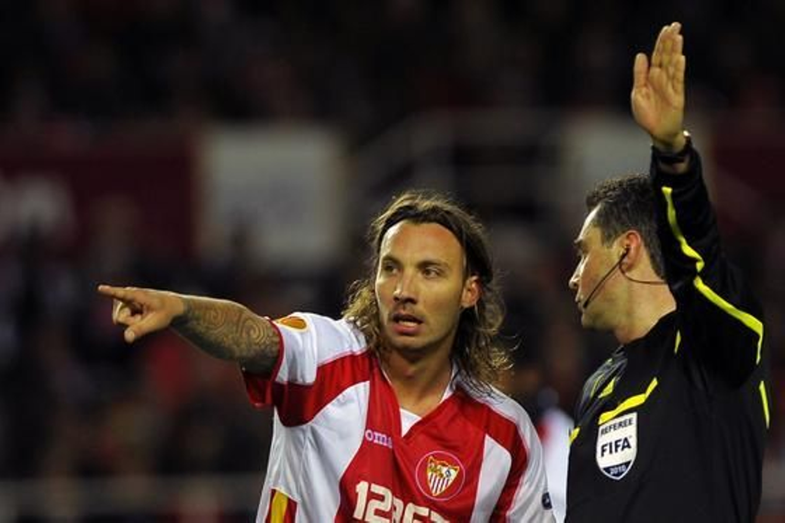 El Sevilla pasa a la siguiente ronda de la Liga Europa tras empatar 2-2 con el Borussia Dortmund. / AFP
