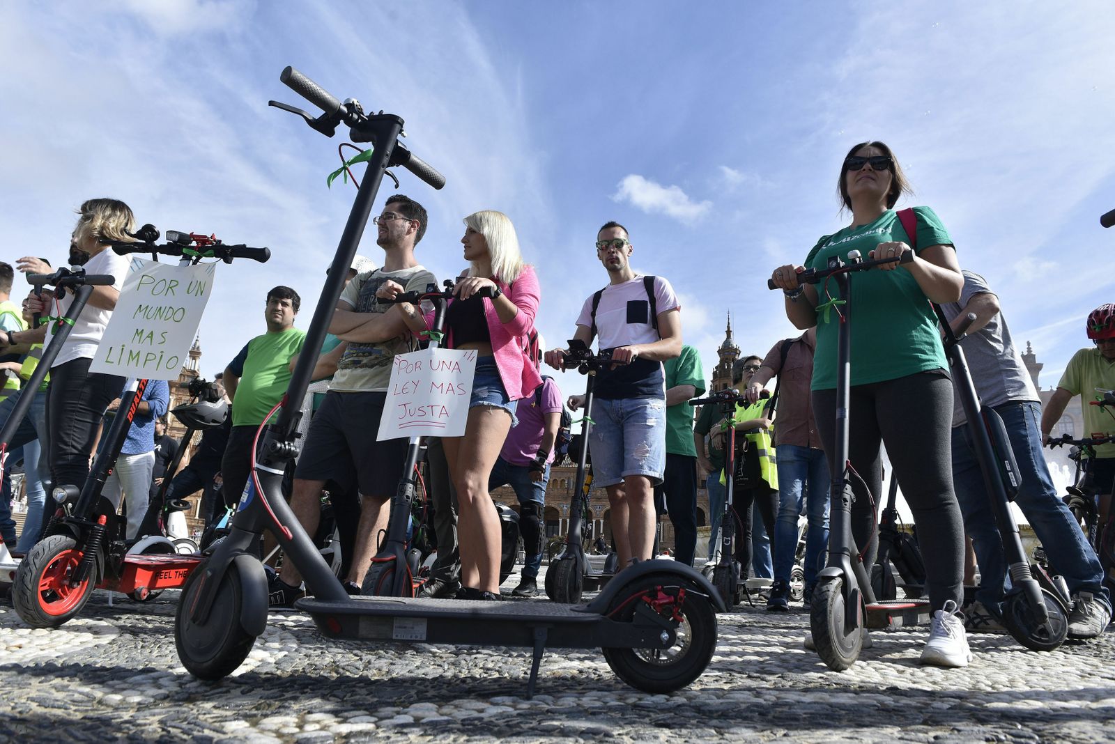 La última protesta de usuarios de patinetes eléctricos en Sevilla.