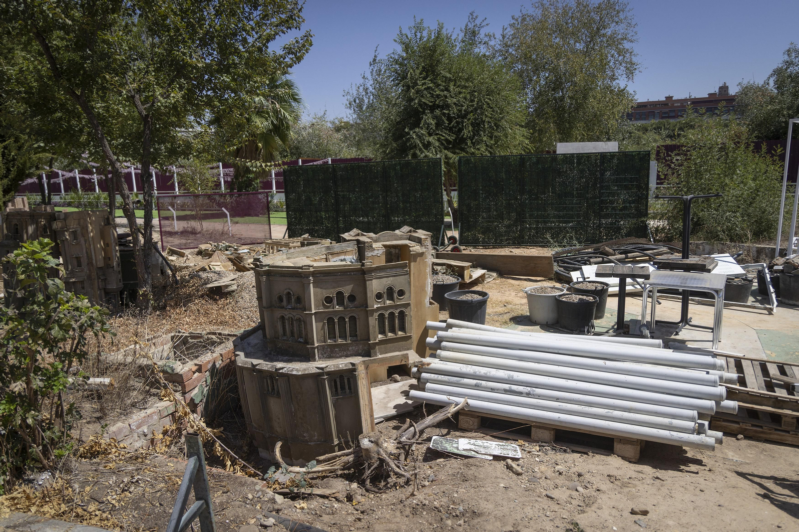 El lamentable estado de conservación de 'Andalucía de los Niños', en fotos