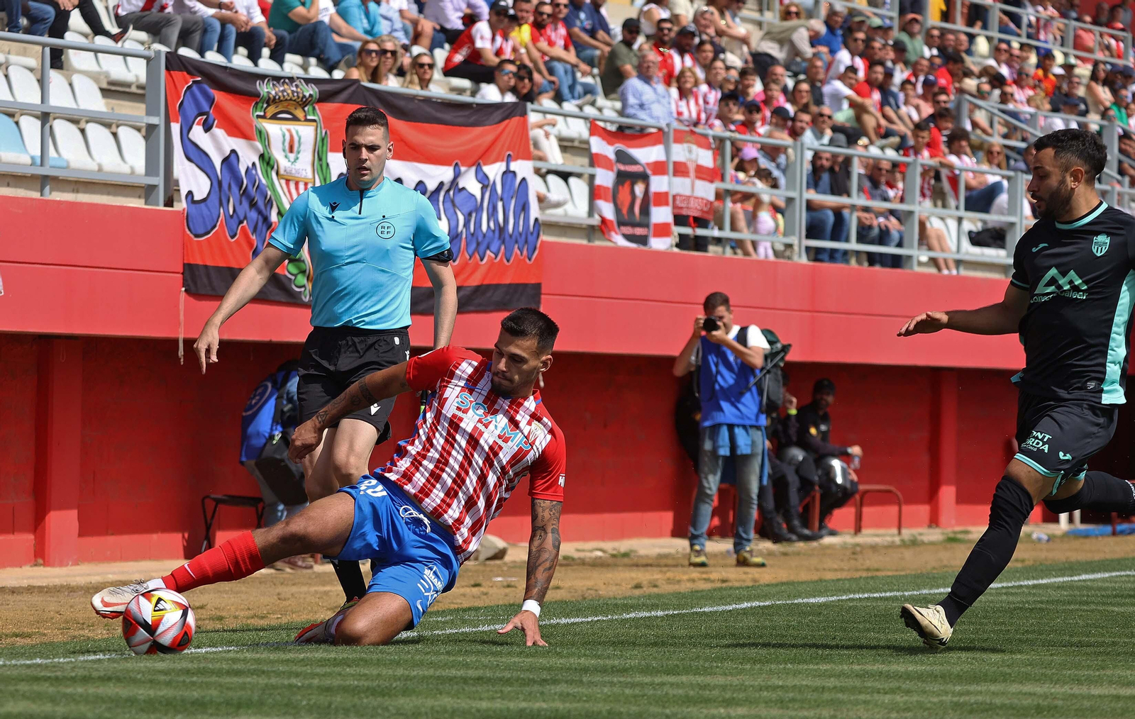Las  mejores fotos del Algeciras - Atlético Baleares de Primera RFEF