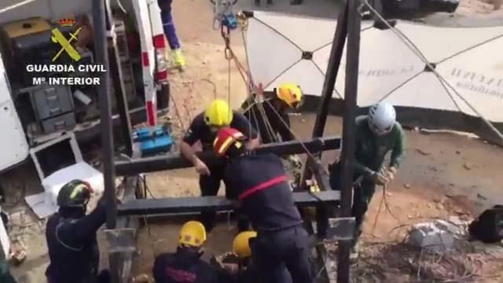 Imágenes de los trabajos en el pozo al que cayó Julen difundidas por la Guardia Civil este viernes