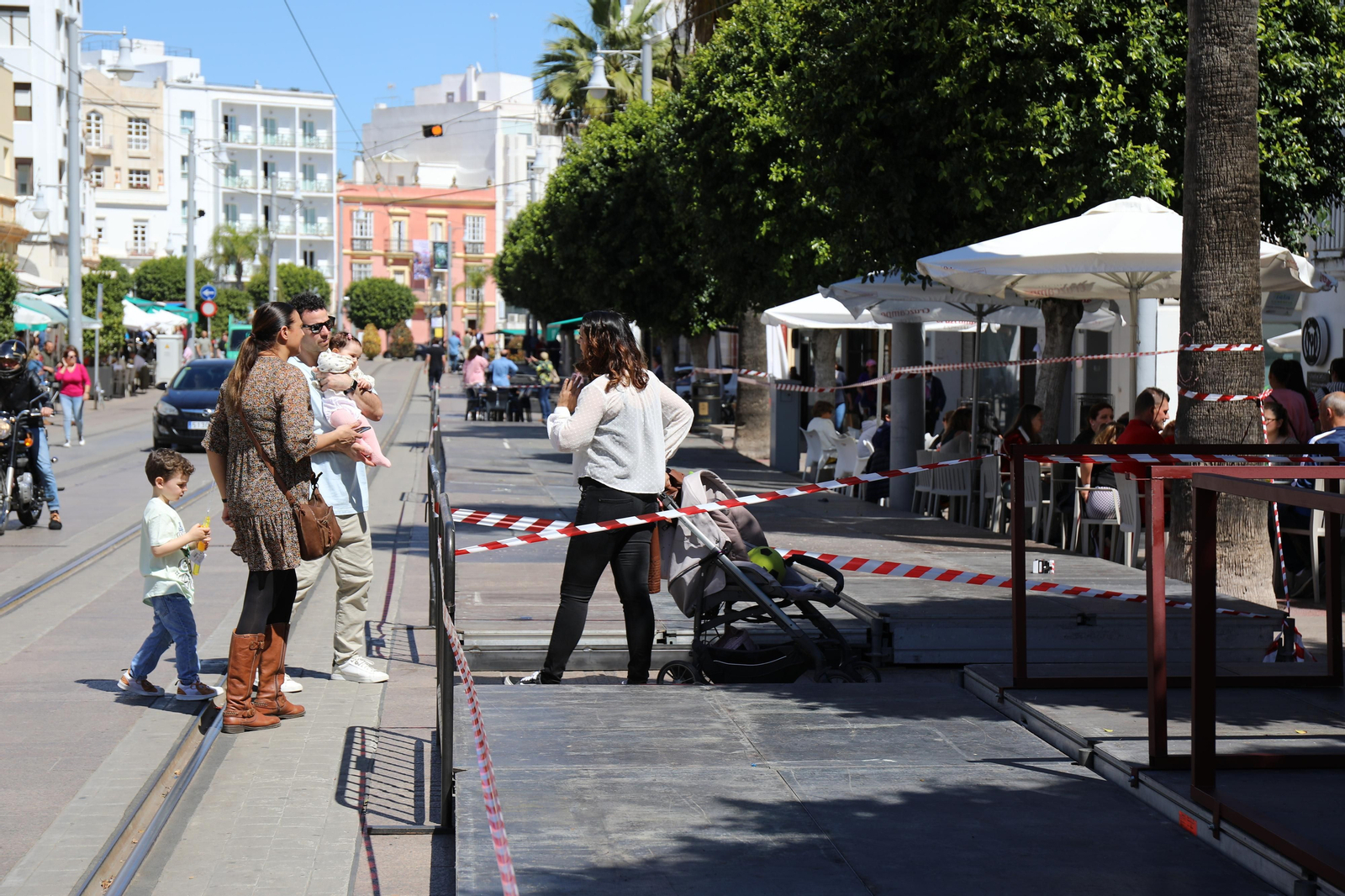 Las imágenes del montaje de la Carrera Oficial de la Semana Santa de San Fernando